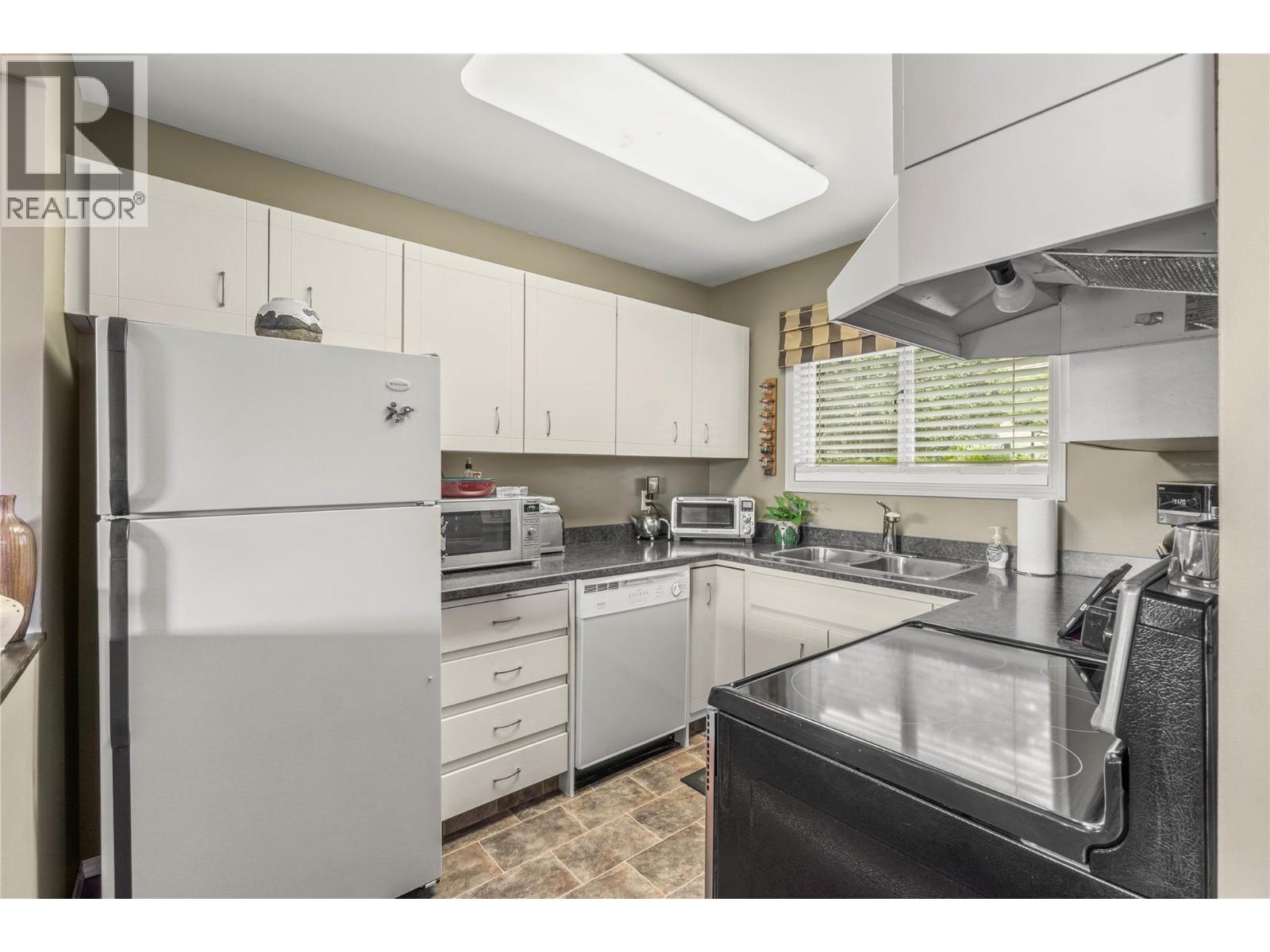 #30 290 PEMBERTON Terrace - 10