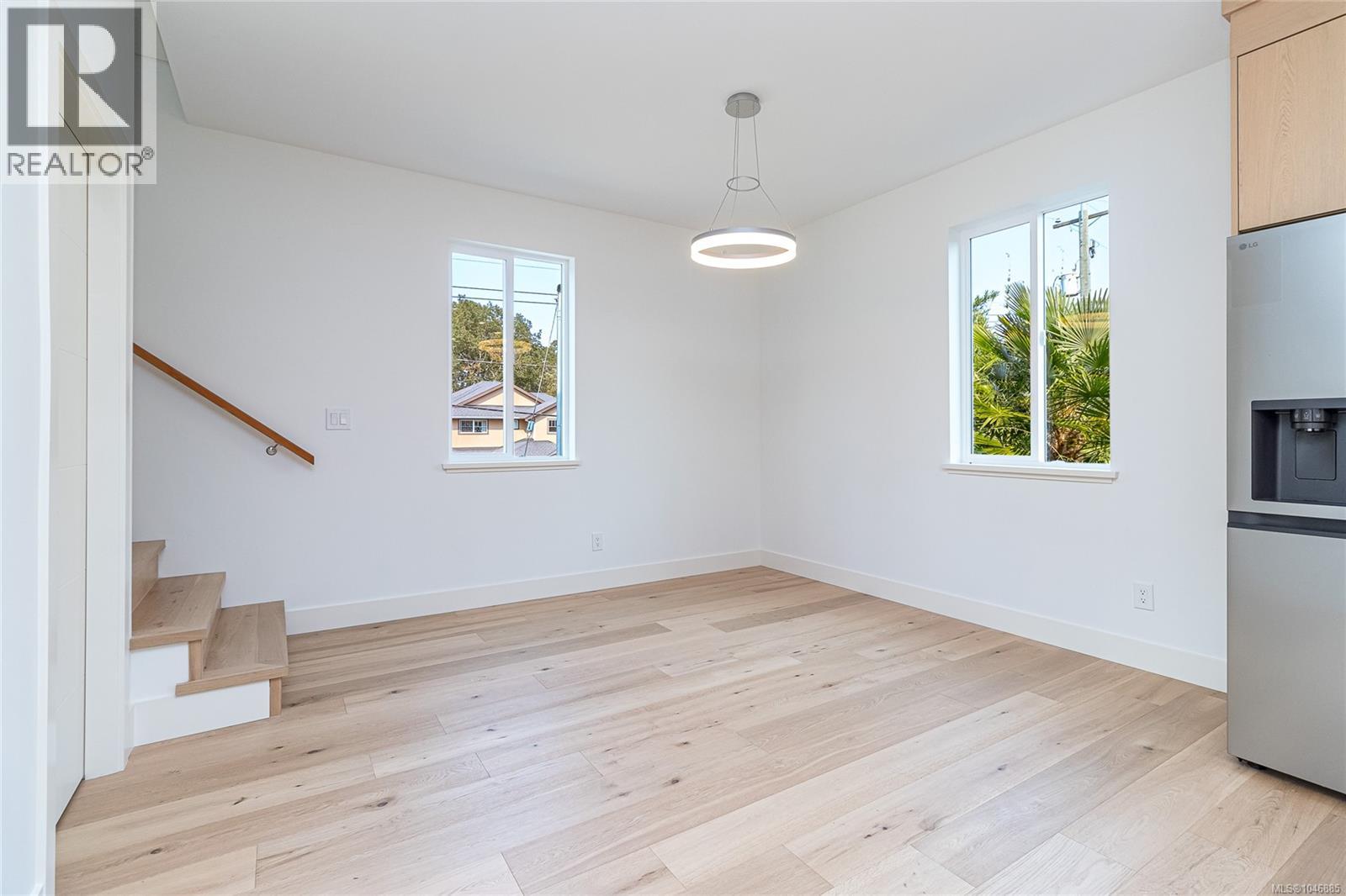 1 1559 Ash Rd, Saanich