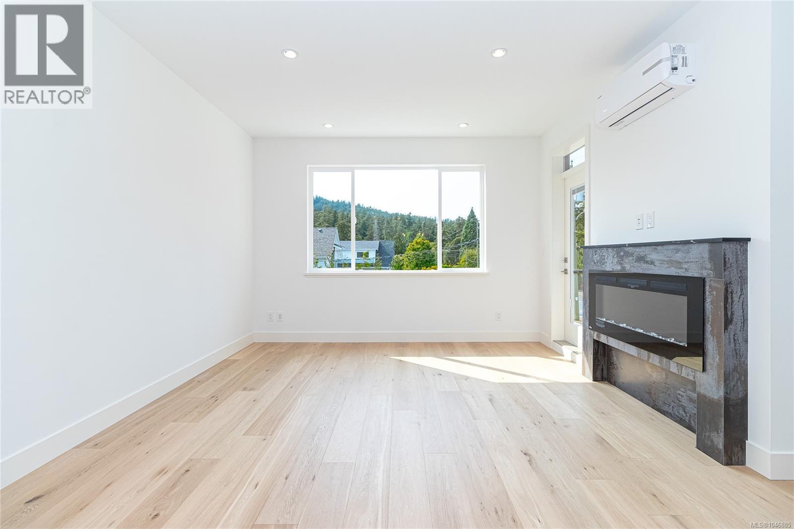 1 1559 Ash Rd, Saanich