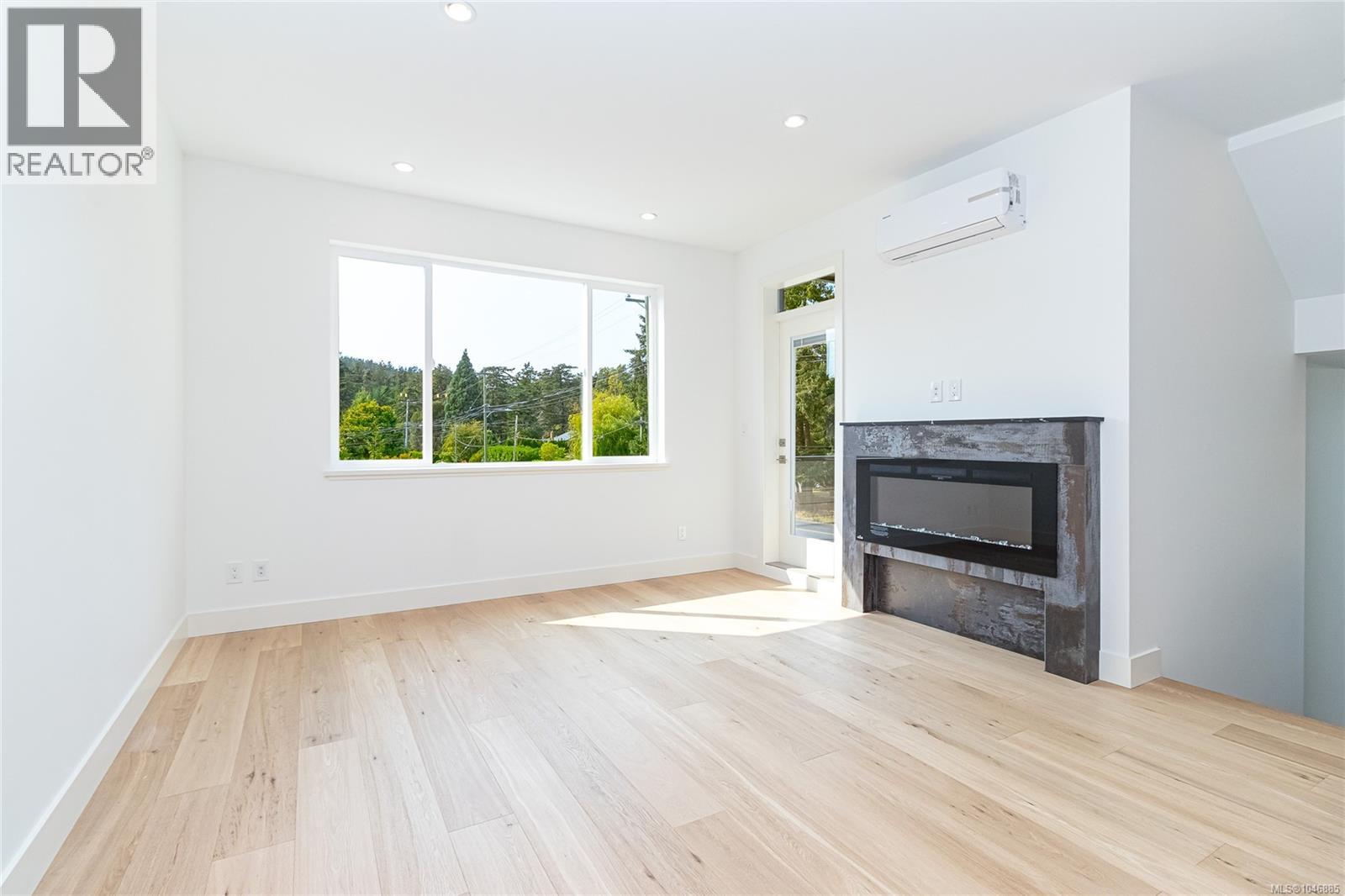 1 1559 Ash Rd, Saanich