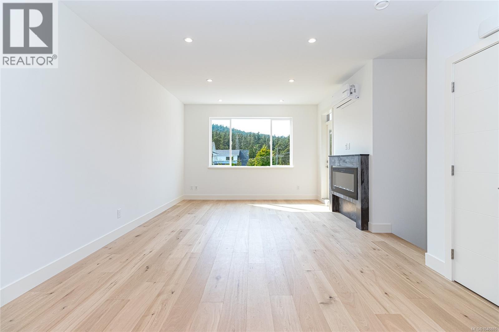 1 1559 Ash Rd, Saanich