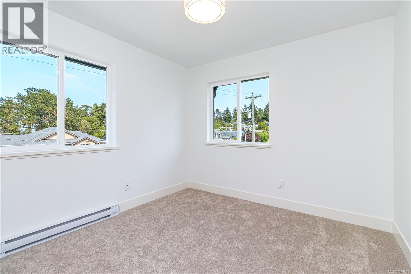 1 1559 Ash Rd, Saanich