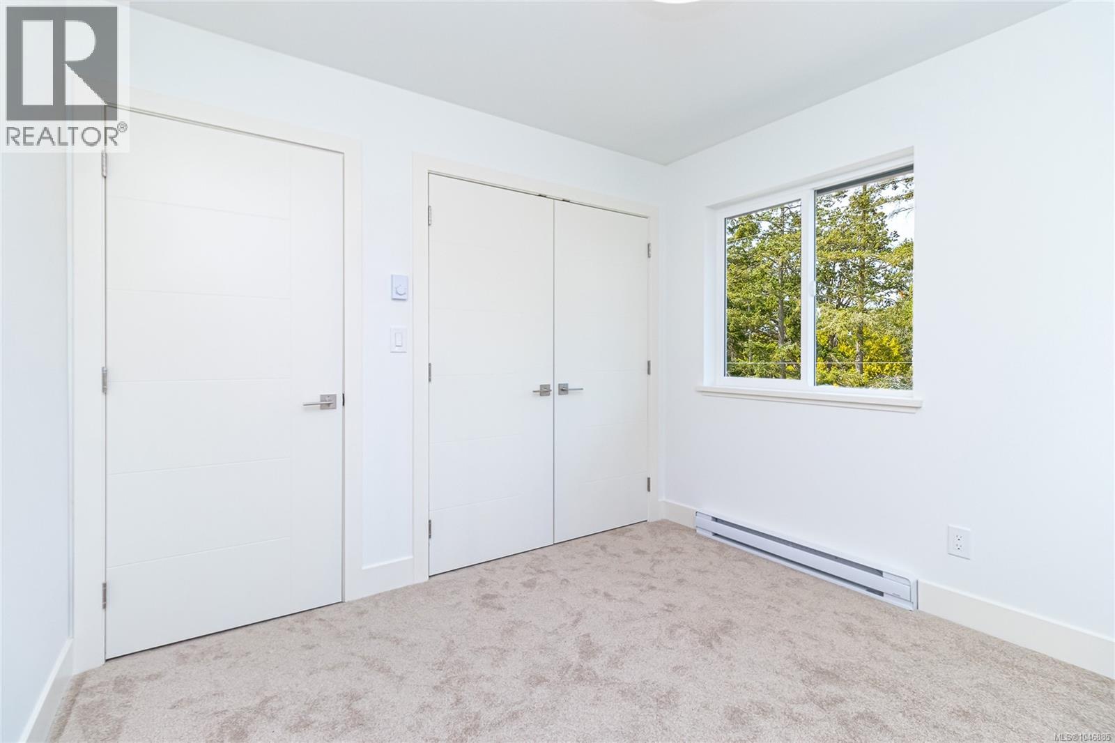 1 1559 Ash Rd, Saanich