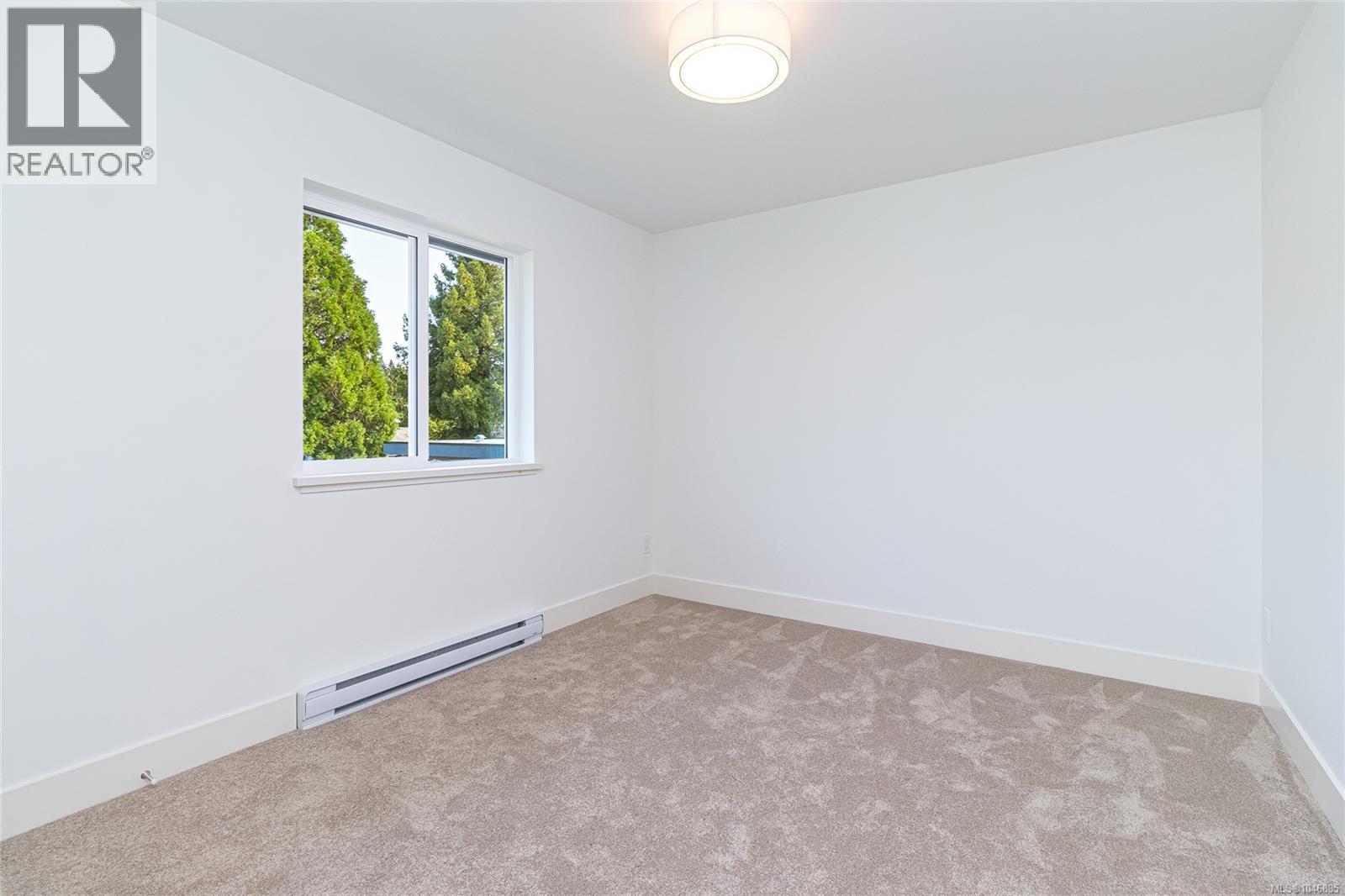 1 1559 Ash Rd, Saanich