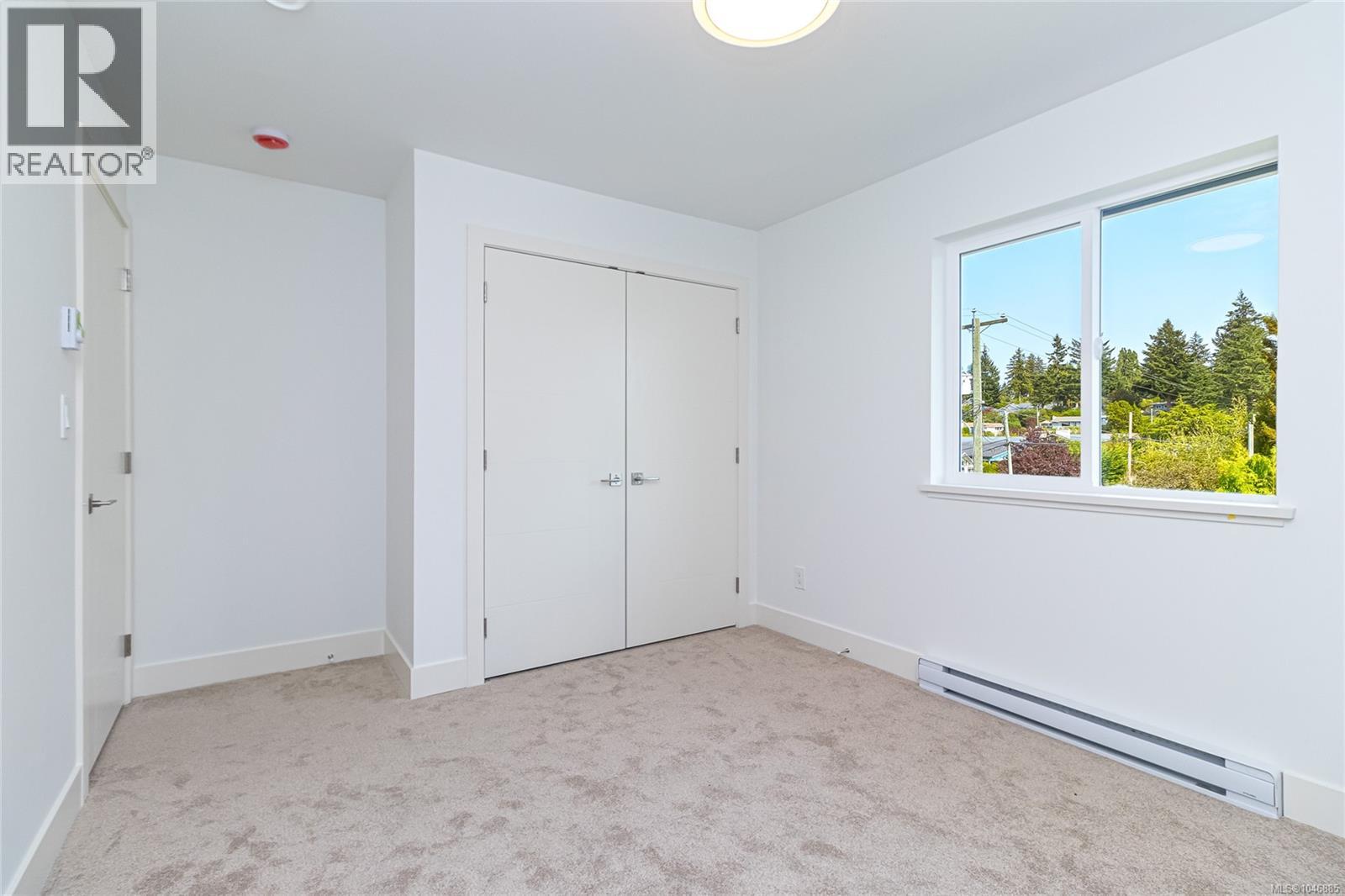 1 1559 Ash Rd, Saanich