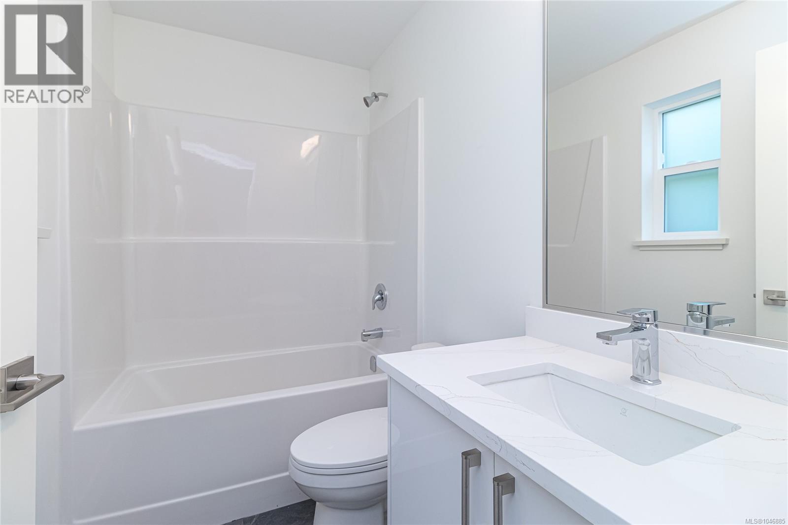 1 1559 Ash Rd, Saanich