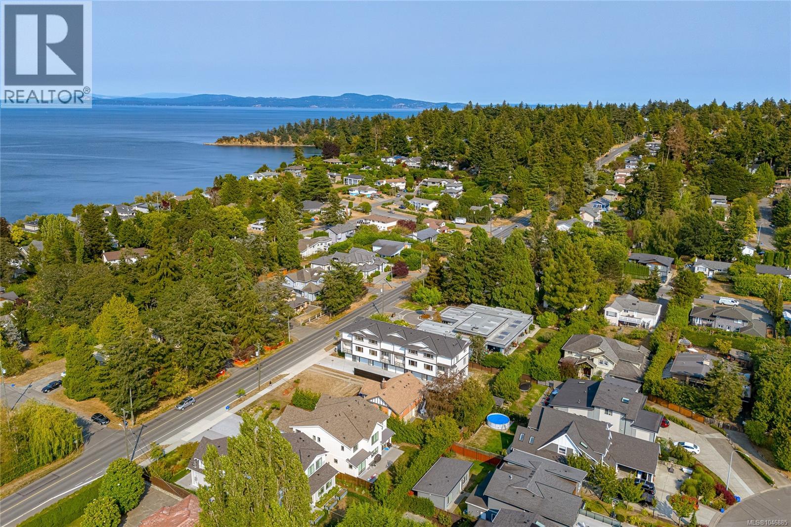 1 1559 Ash Rd, Saanich