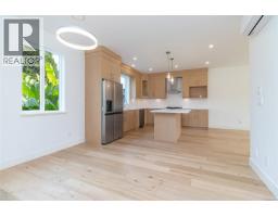 Living room - 1 1559 Ash Rd, Saanich, BC V8N2S9 Photo 11