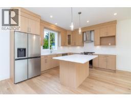 Kitchen - 1 1559 Ash Rd, Saanich, BC V8N2S9 Photo 9