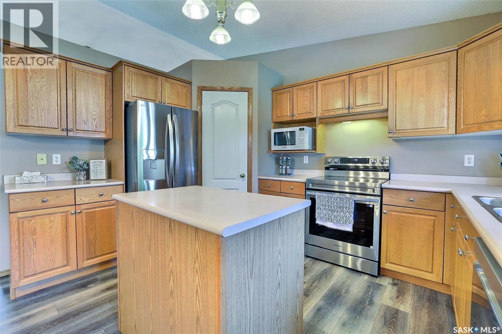 318 Hillside CRESCENT - 11