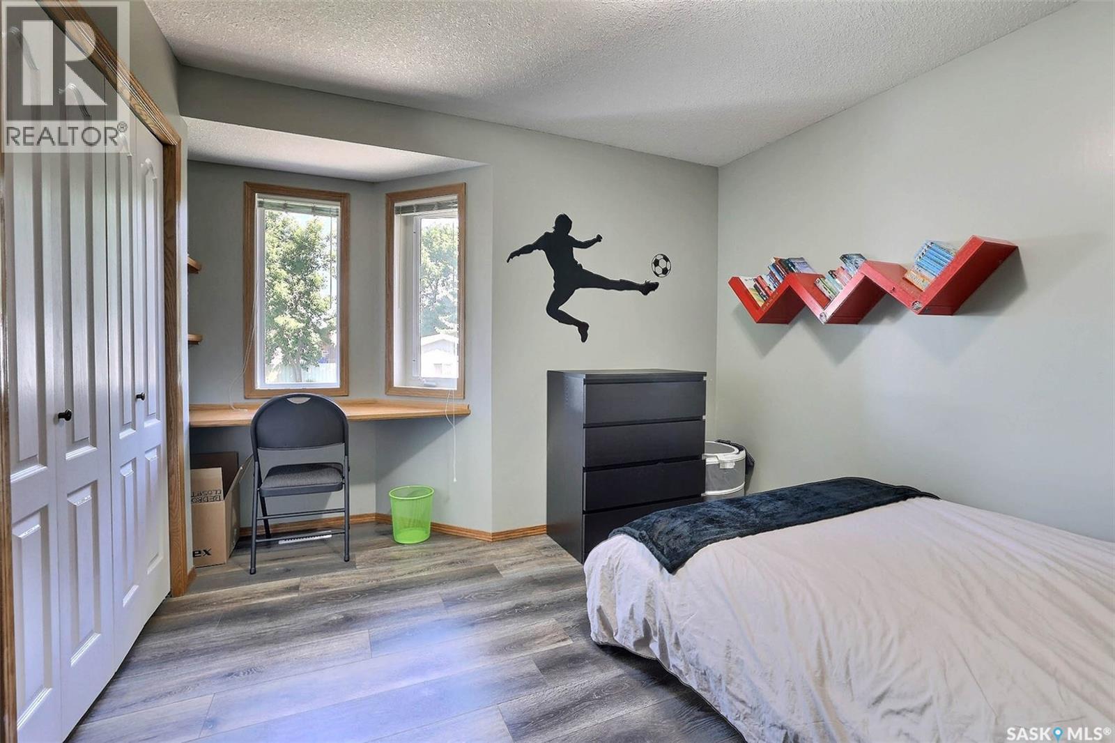 318 Hillside CRESCENT - Image 21