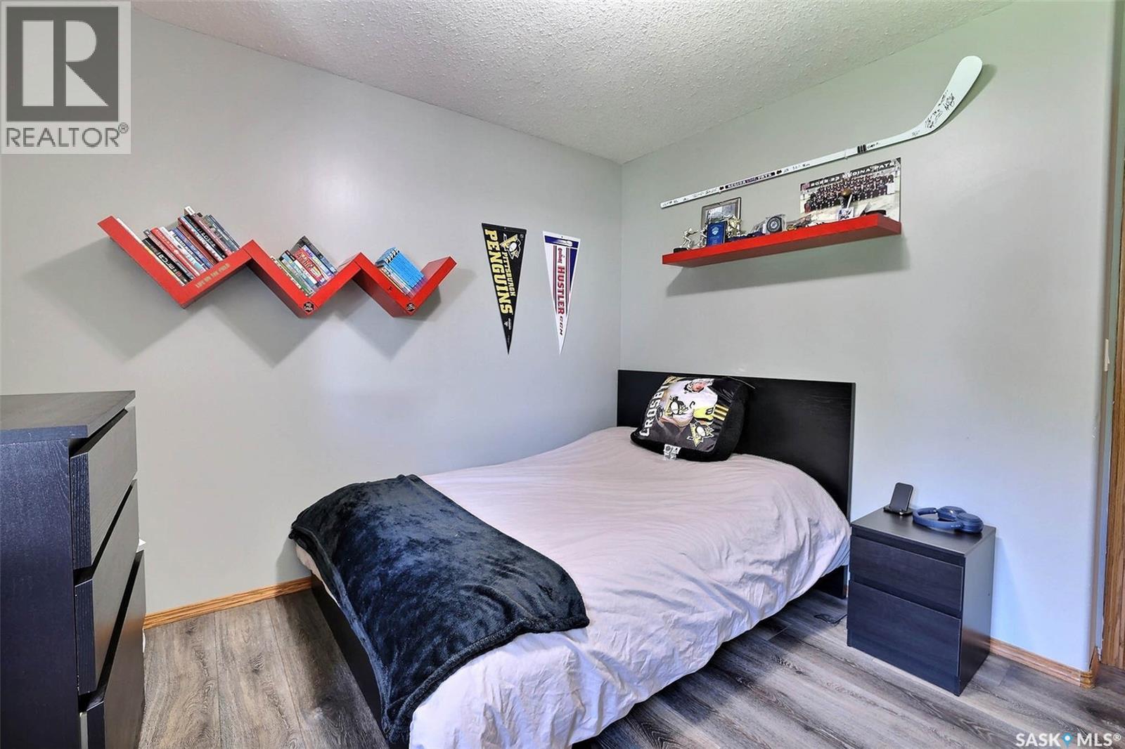 318 Hillside CRESCENT - 22