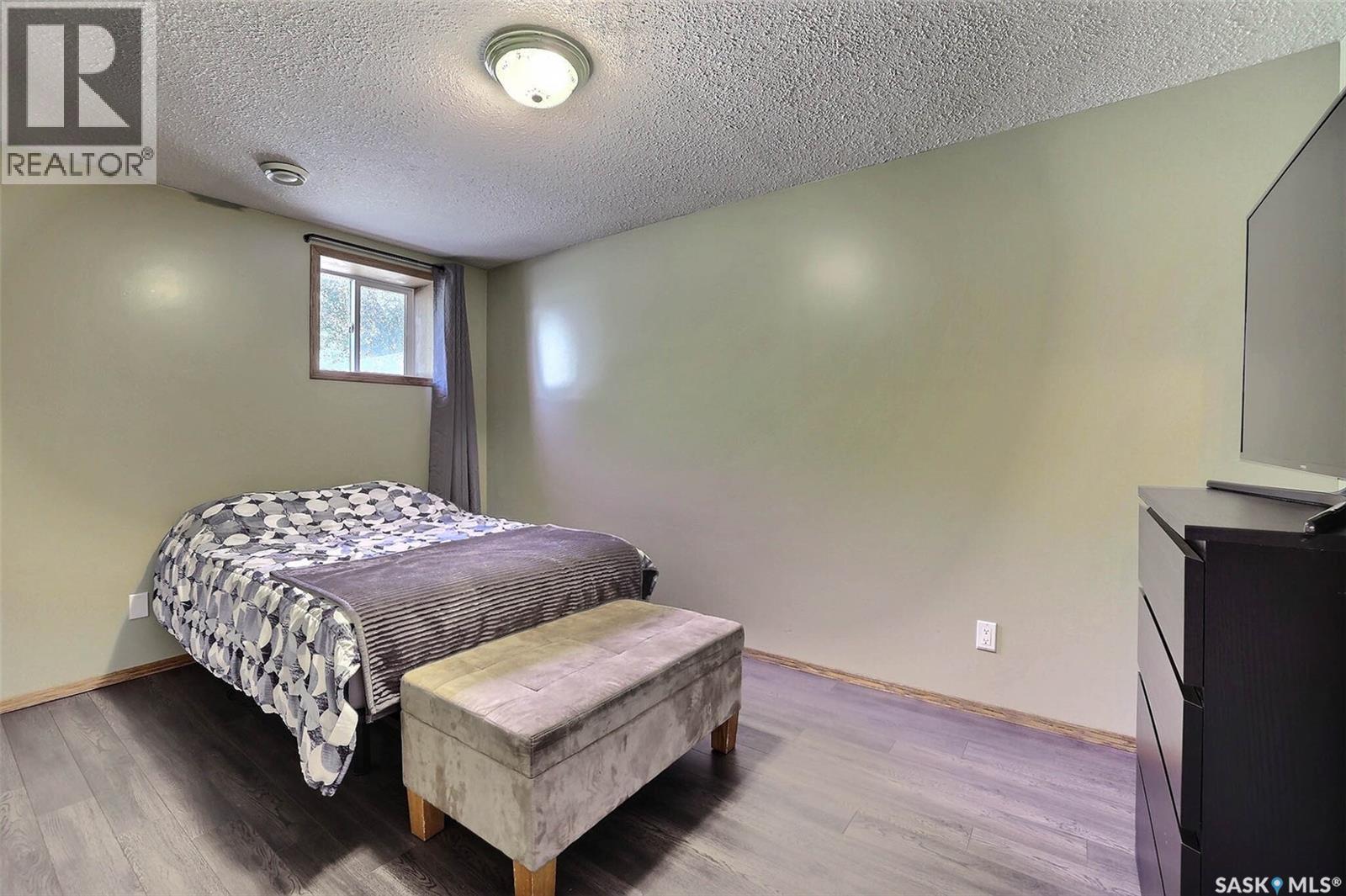 318 Hillside CRESCENT - 33