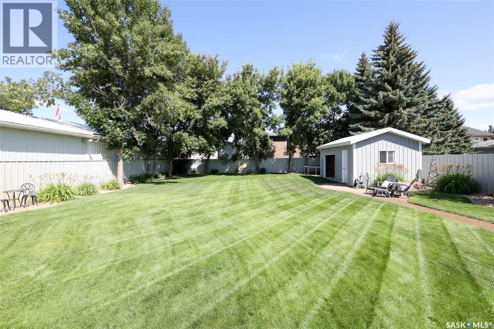 318 Hillside CRESCENT - Image 38