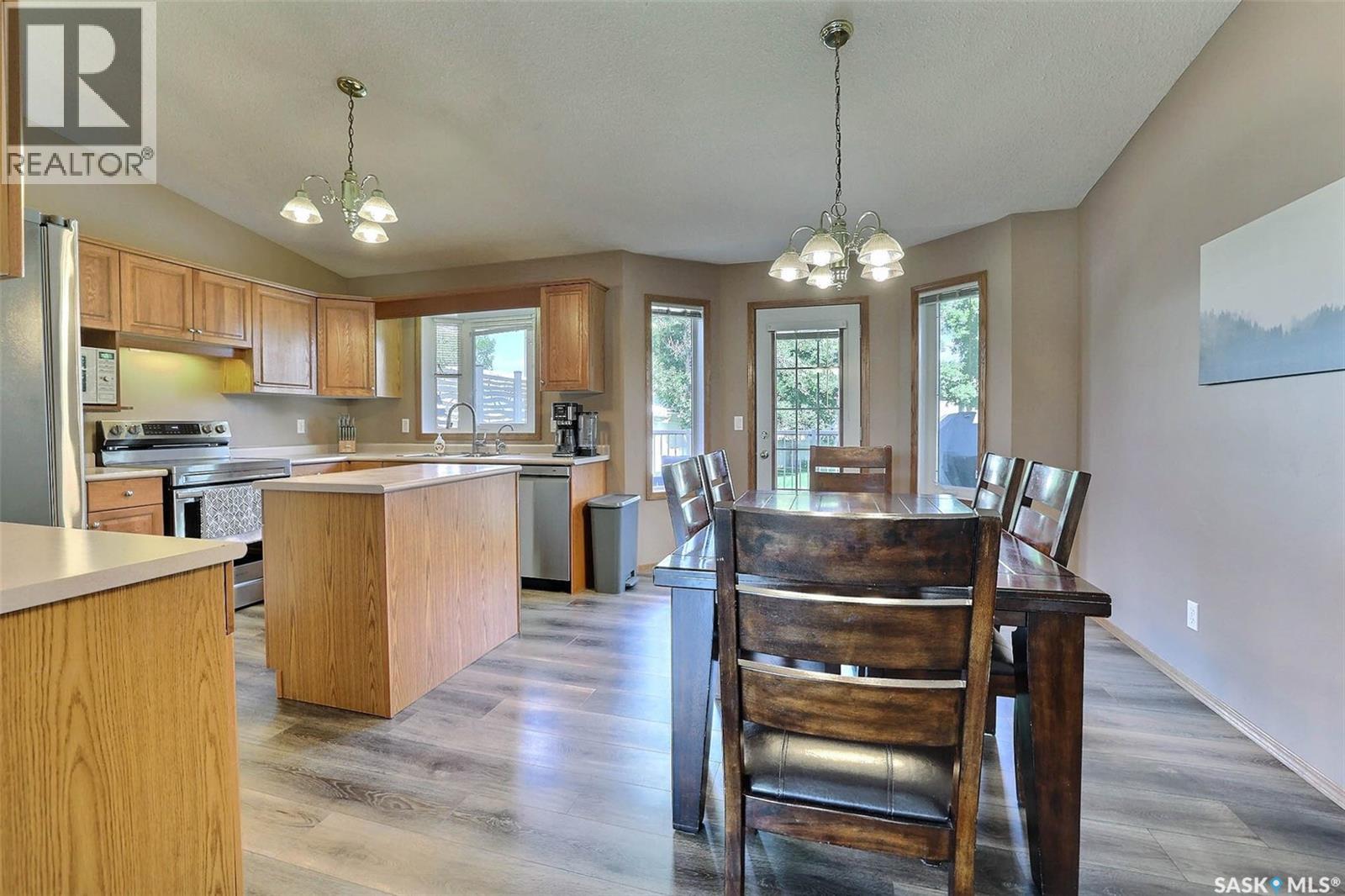 318 Hillside CRESCENT - 8
