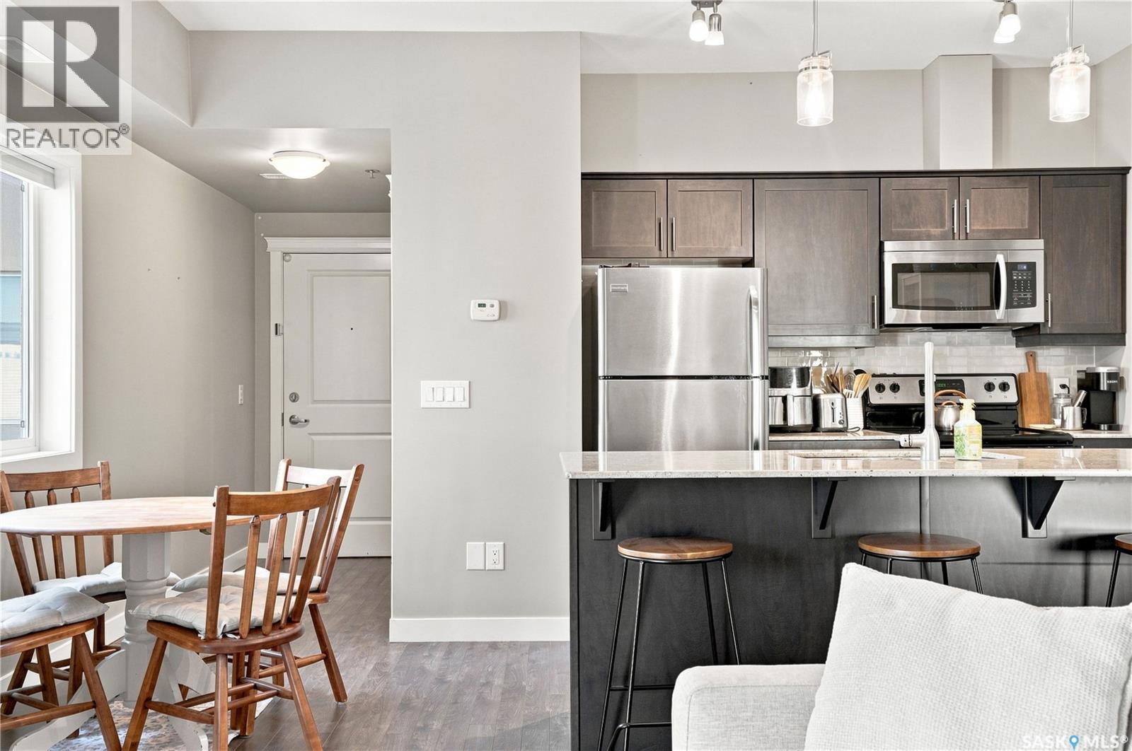 #312 106 Hampton CIRCLE - Image 16