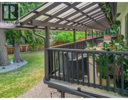 Kitchen - 2651 Okanagan Avenue Ne, Salmon Arm, BC V1E2T2 Photo 8