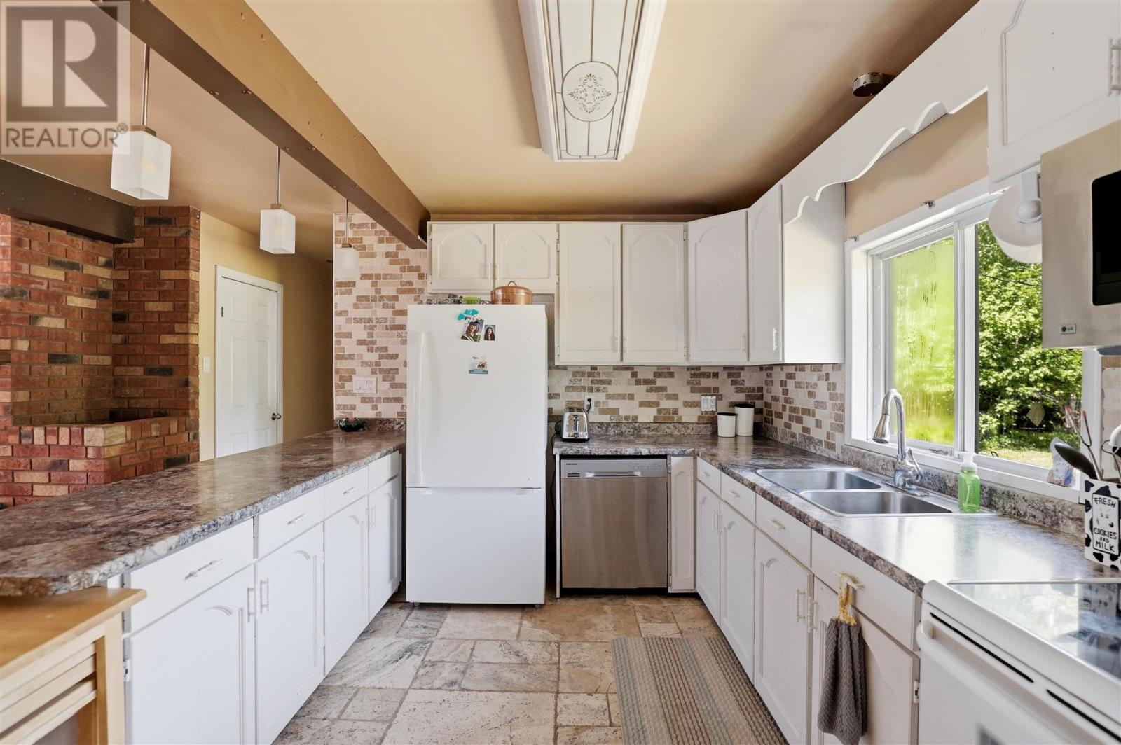 5290 Wierzbicki DR - 14