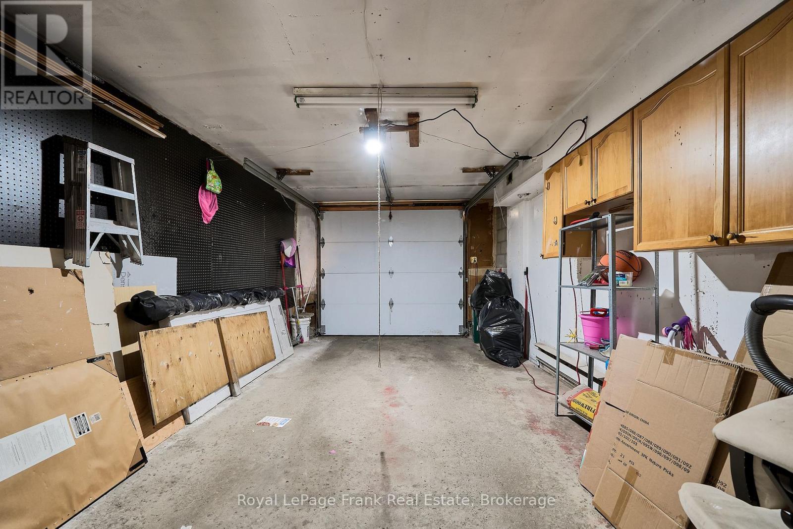 #39 321 BLACKTHORN STREET - Image 20