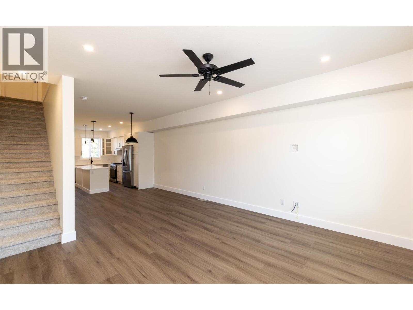 #3 1910 11 Avenue NE - 12