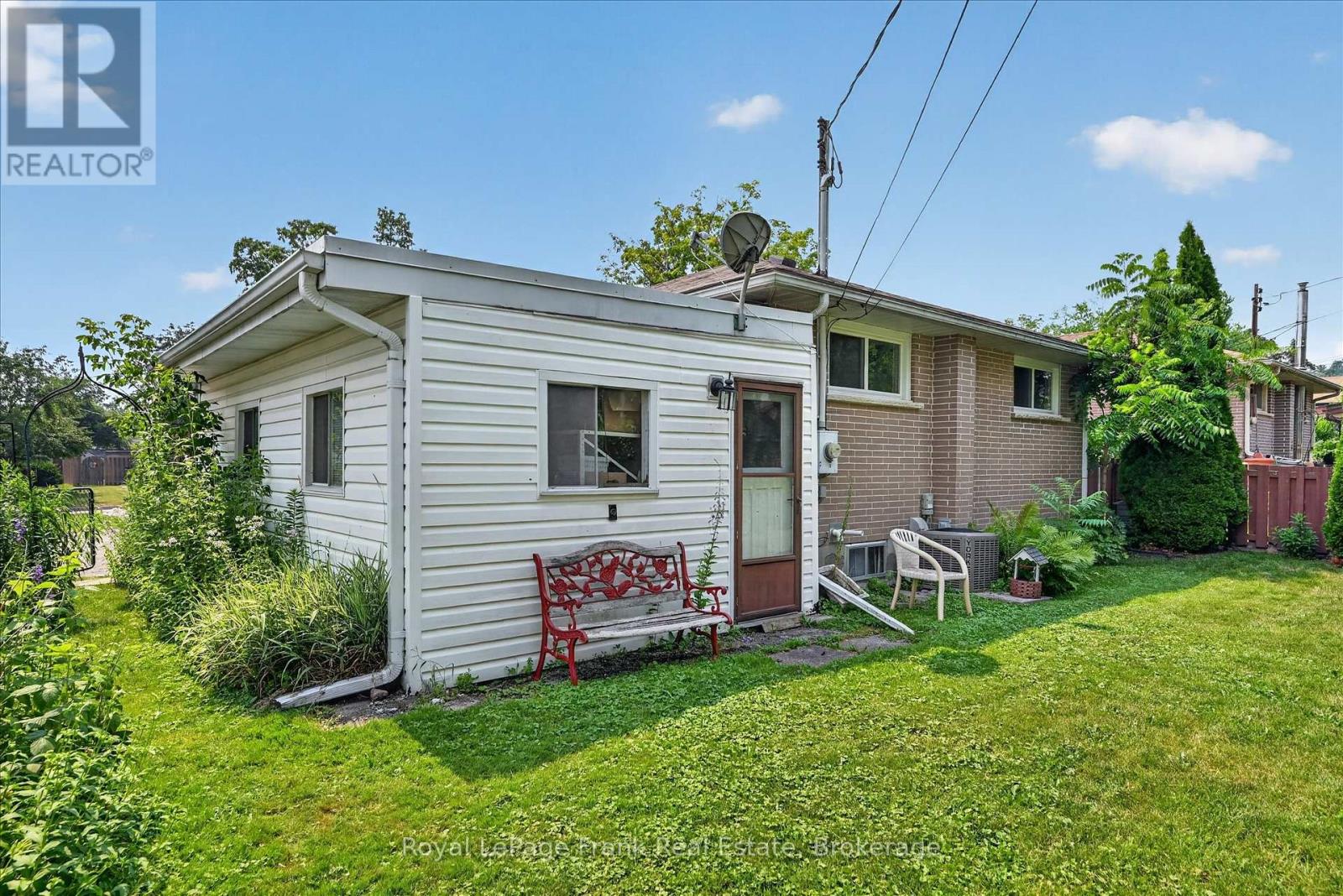 870 HEMLOCK STREET - Image 32