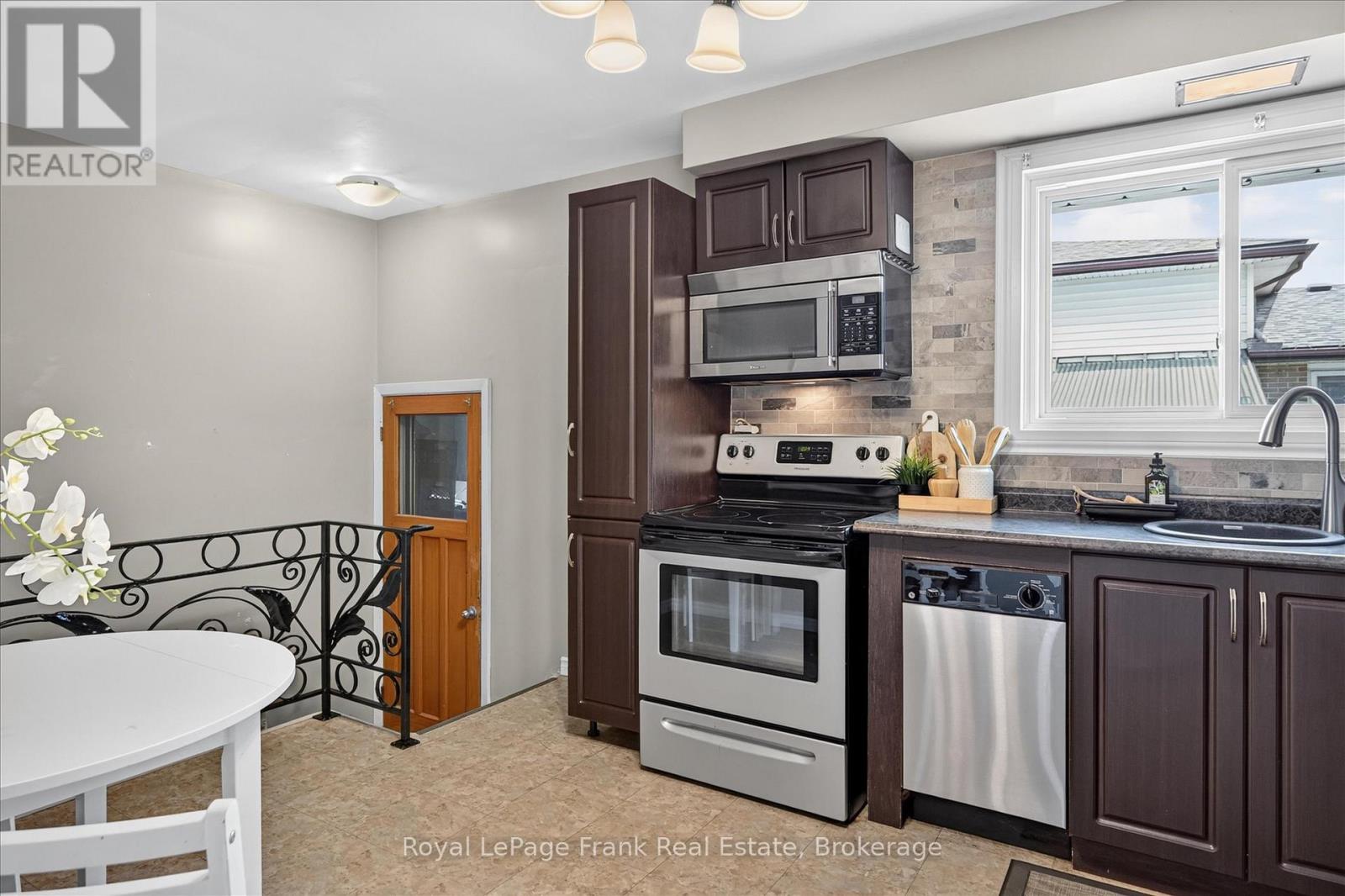 870 HEMLOCK STREET - Image 8