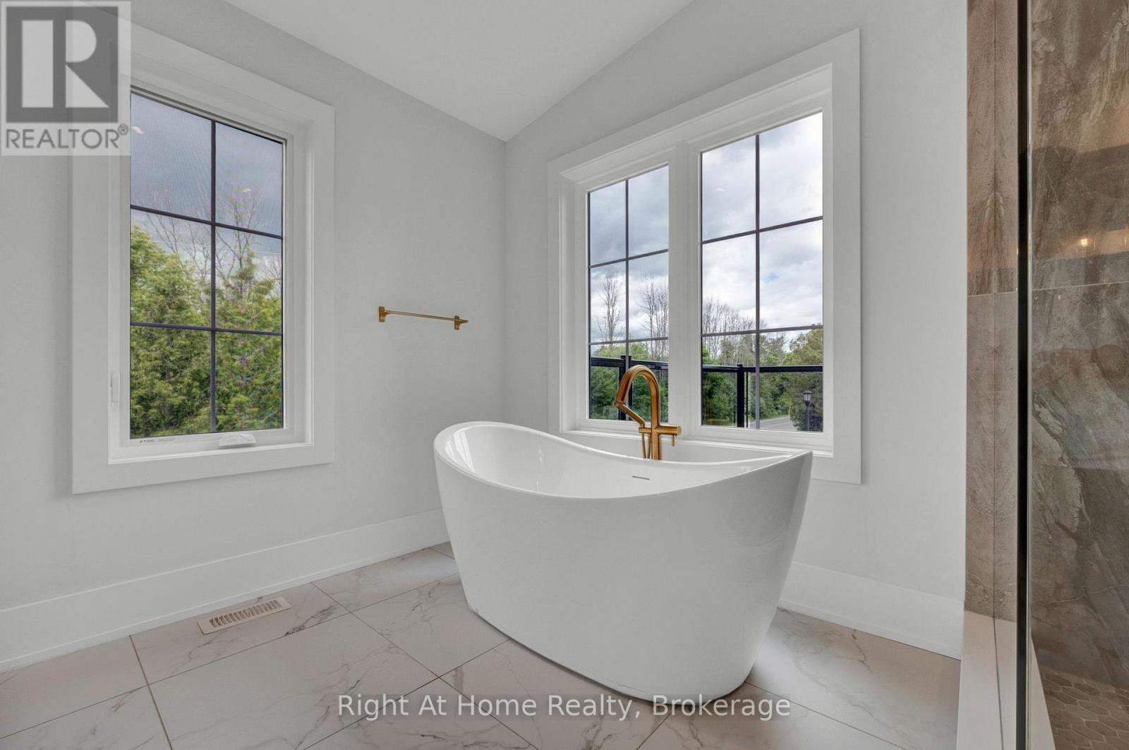 213 SUZANNE MESS BOULEVARD - Image 25