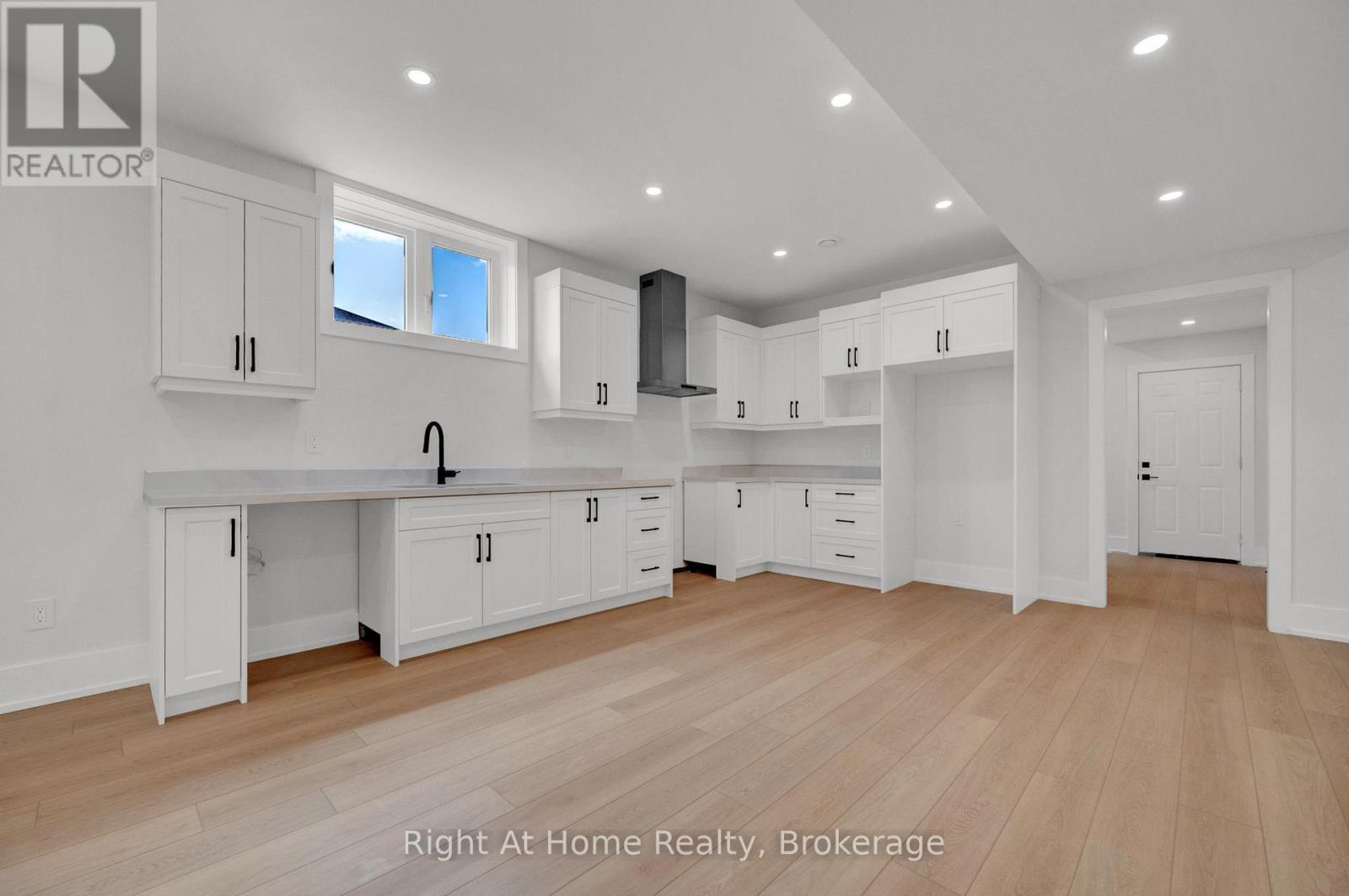 213 SUZANNE MESS BOULEVARD - Image 30