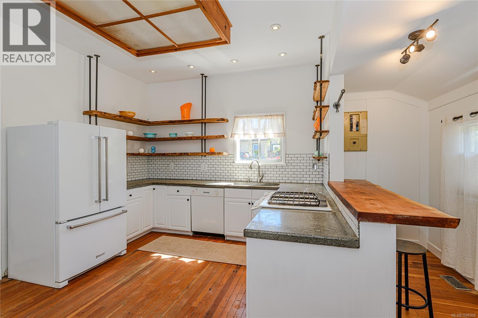 9899 Maple St - 14