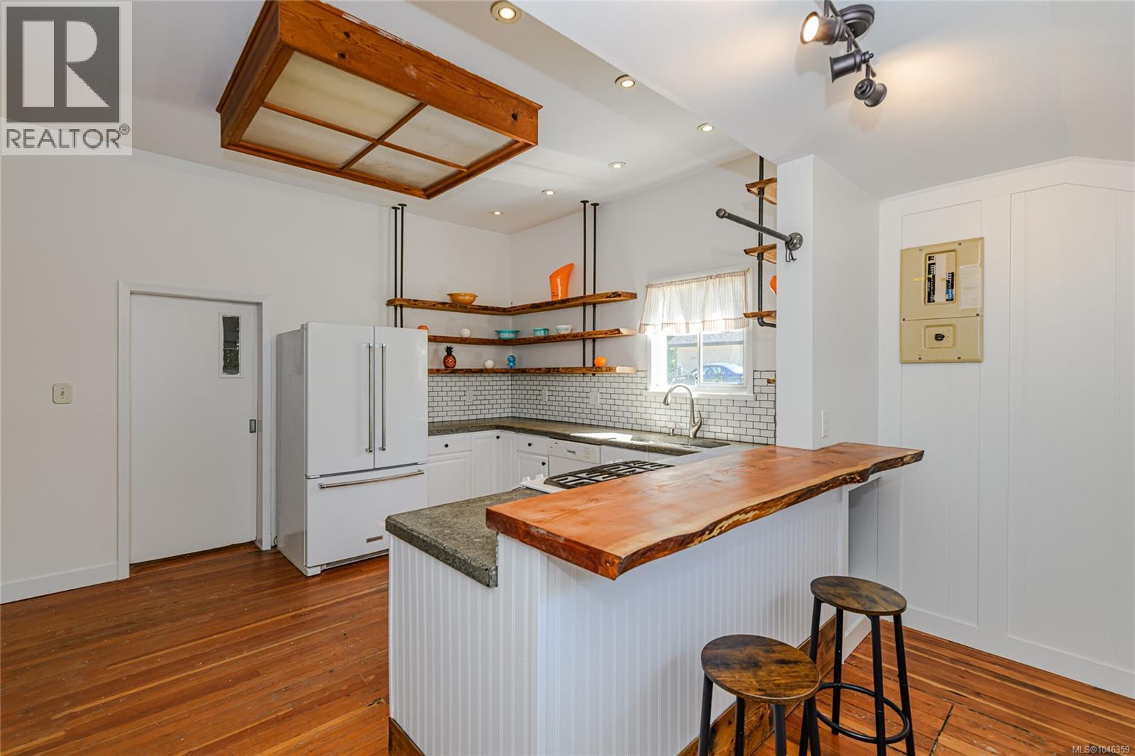 9899 Maple St, Chemainus