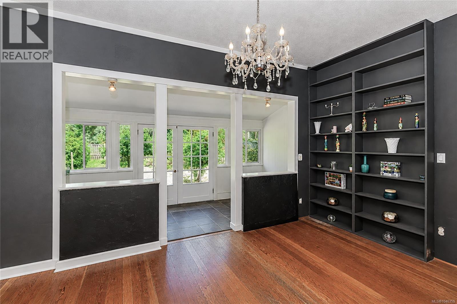 9899 Maple St - 6