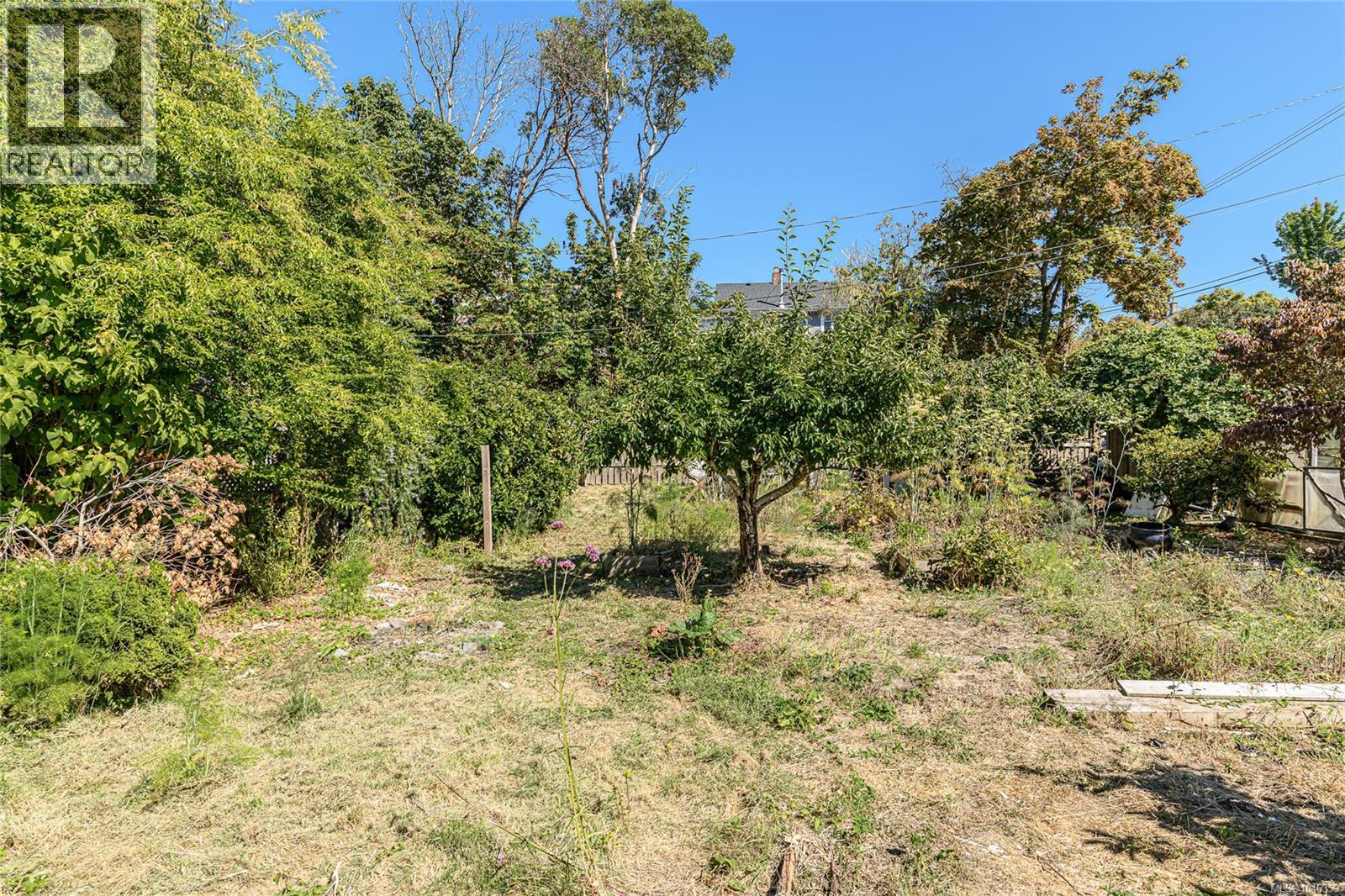 9899 Maple St, Chemainus