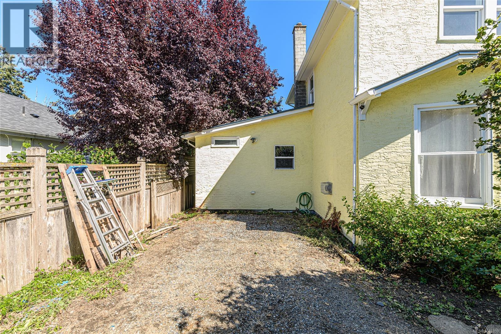9899 Maple St, Chemainus