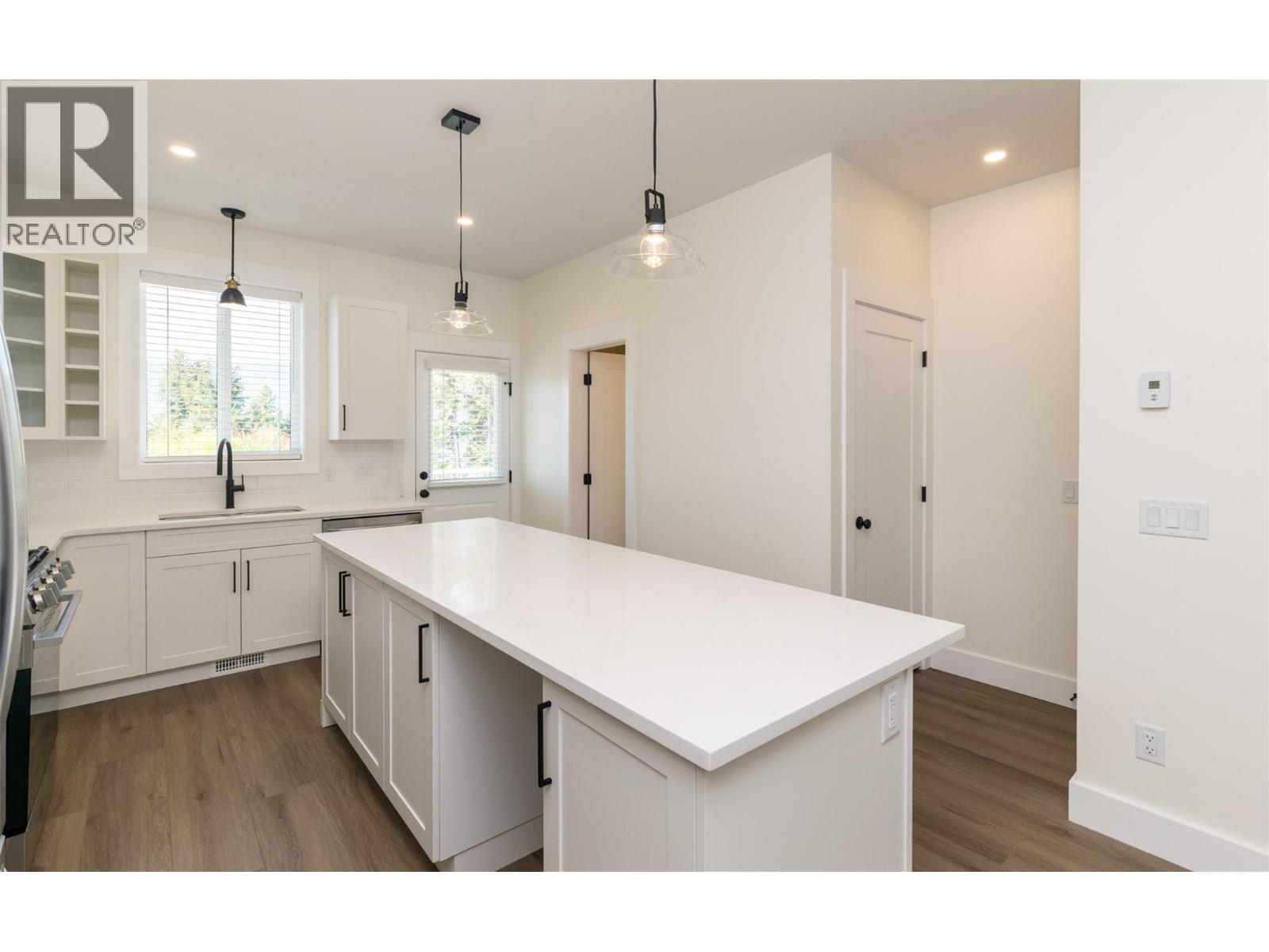 #7 1910 11 Avenue NE - 6