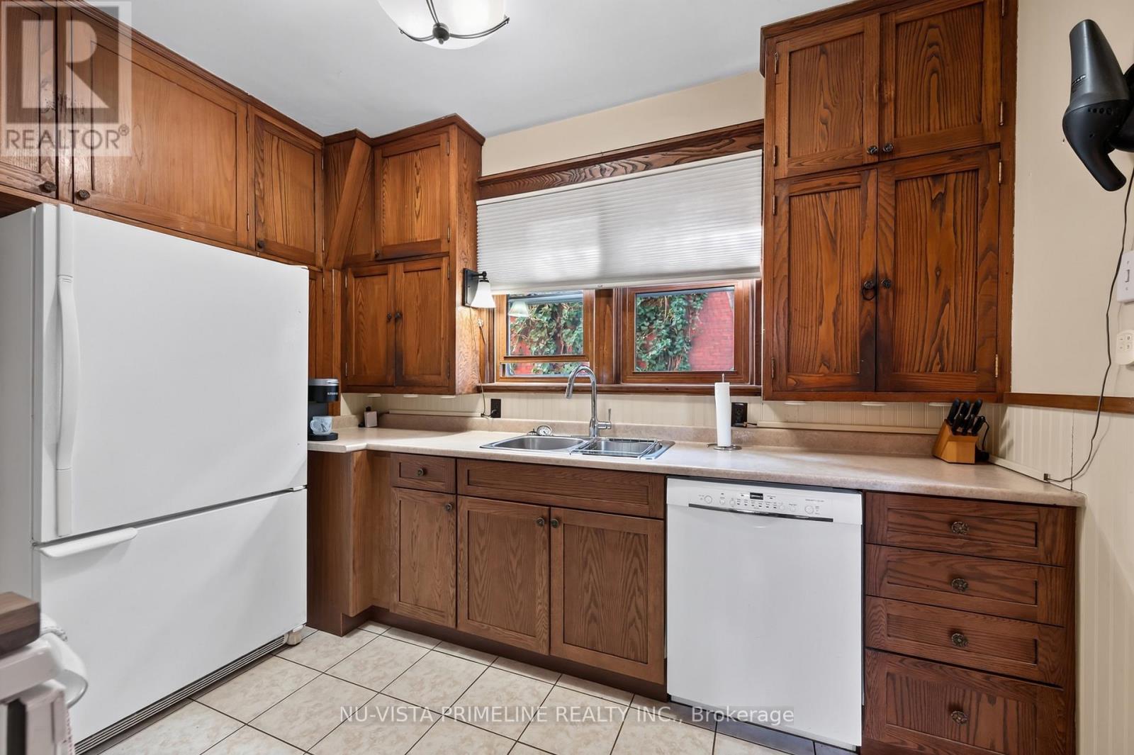 4 bedroom Single Family interior view, 83 Thornton Avenue, London East (East B), Ontario