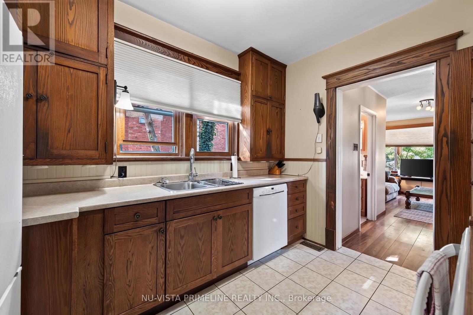 4 bedroom Single Family interior view, 83 Thornton Avenue, London East (East B), Ontario