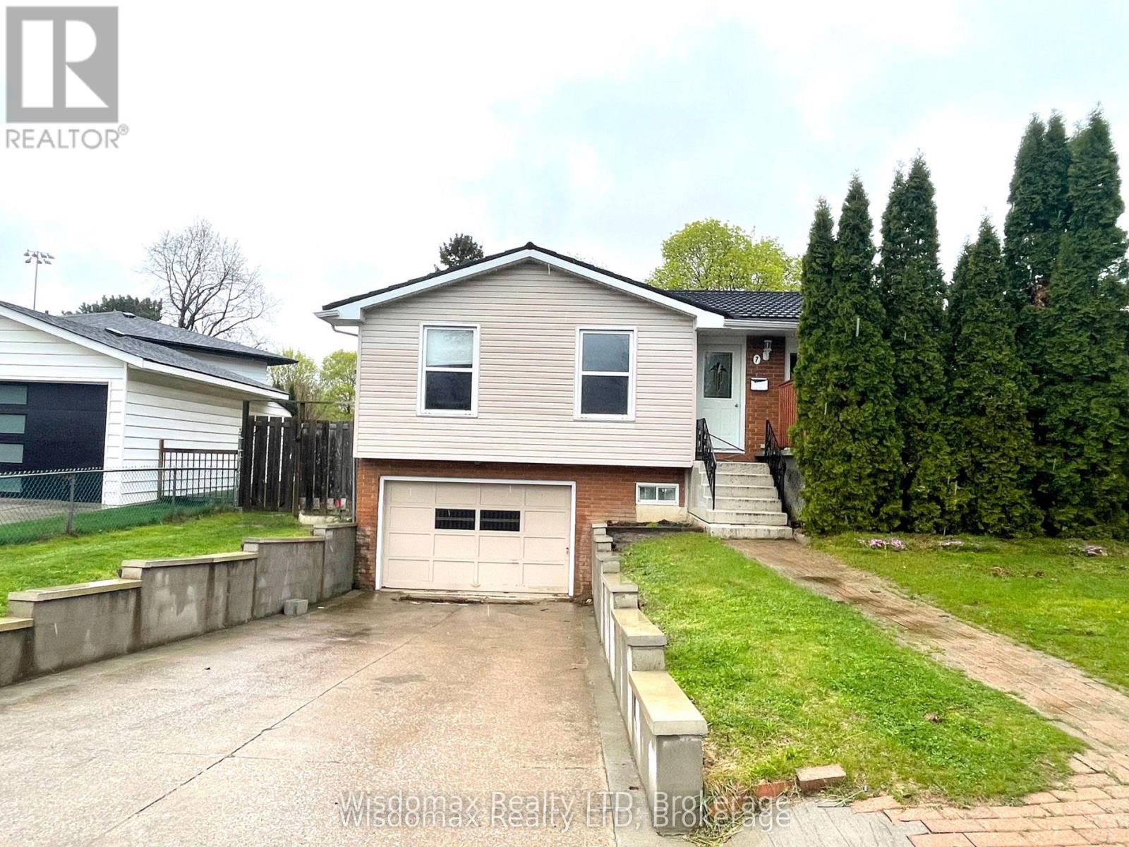 7 GREENMEADOW COURT - 1