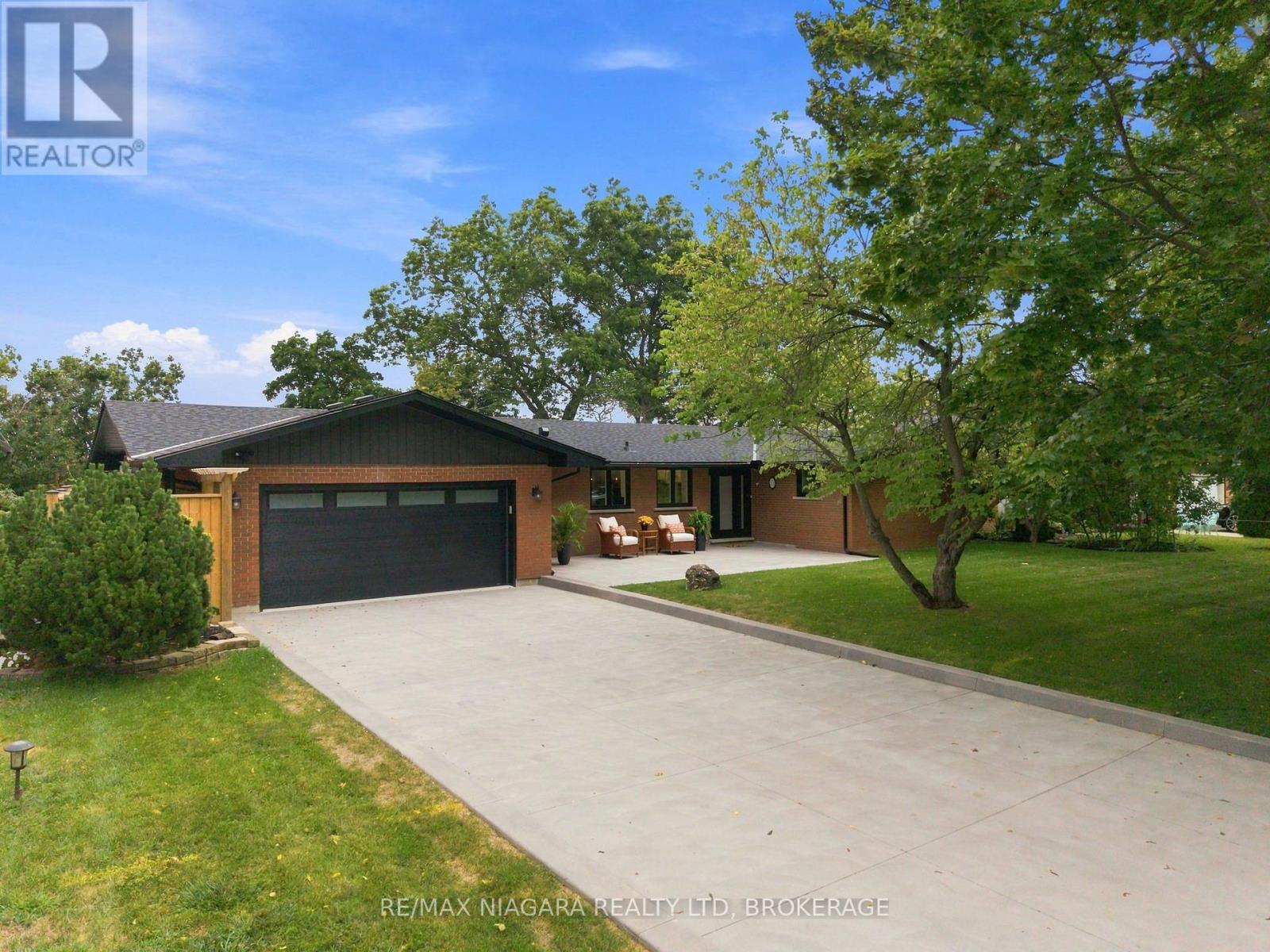 38 ROYAL HENLEY BOULEVARD