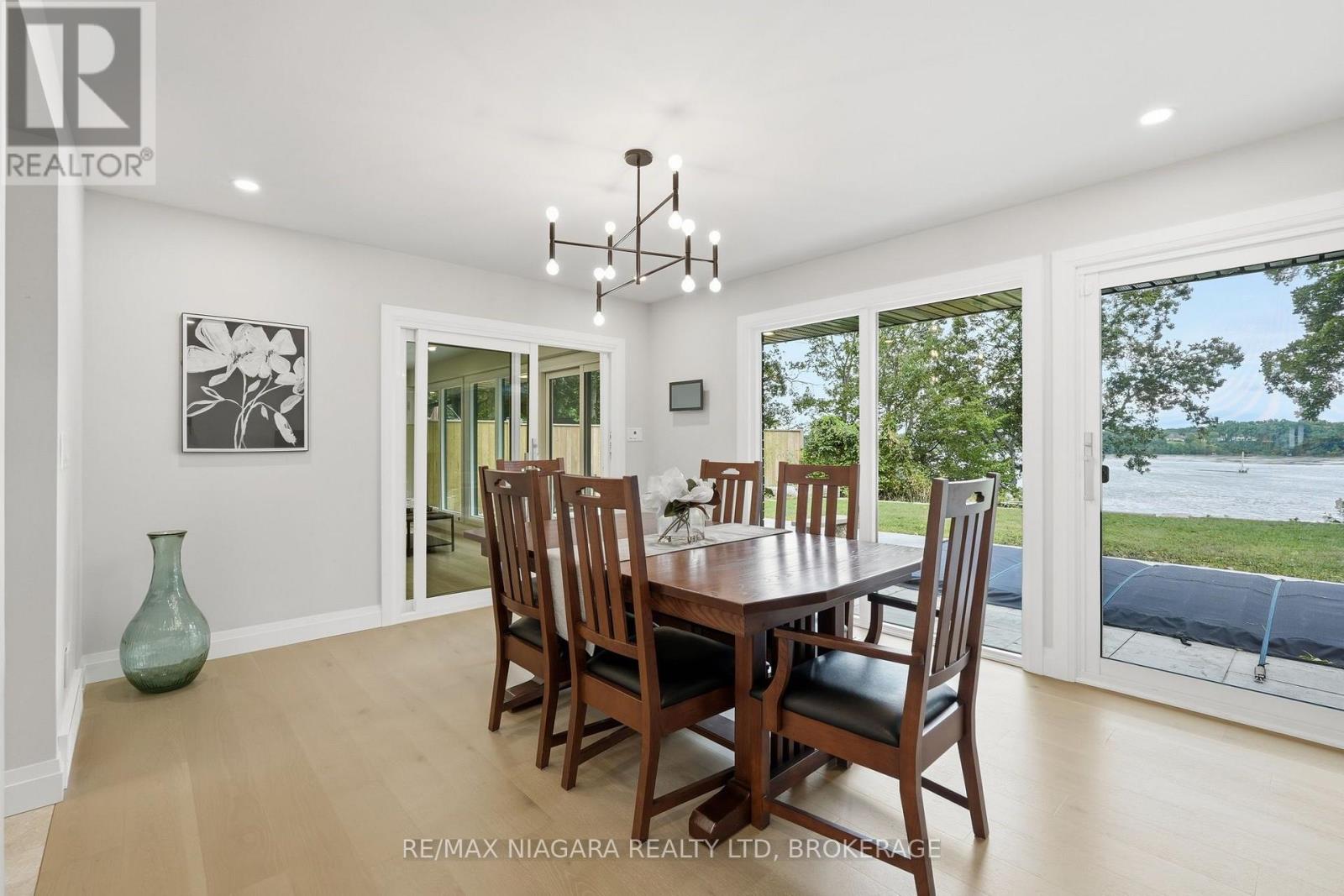 38 ROYAL HENLEY BOULEVARD - 12