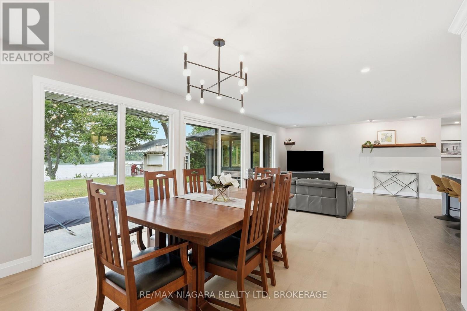 38 ROYAL HENLEY BOULEVARD - 13