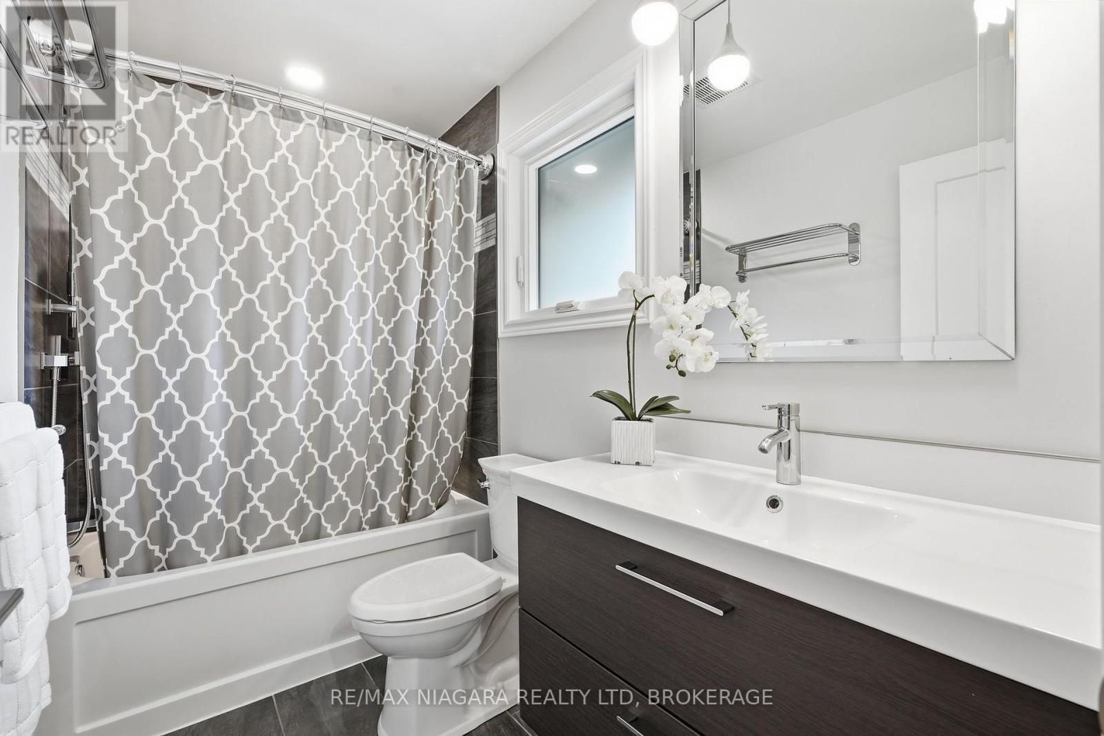 38 ROYAL HENLEY BOULEVARD - Image 17