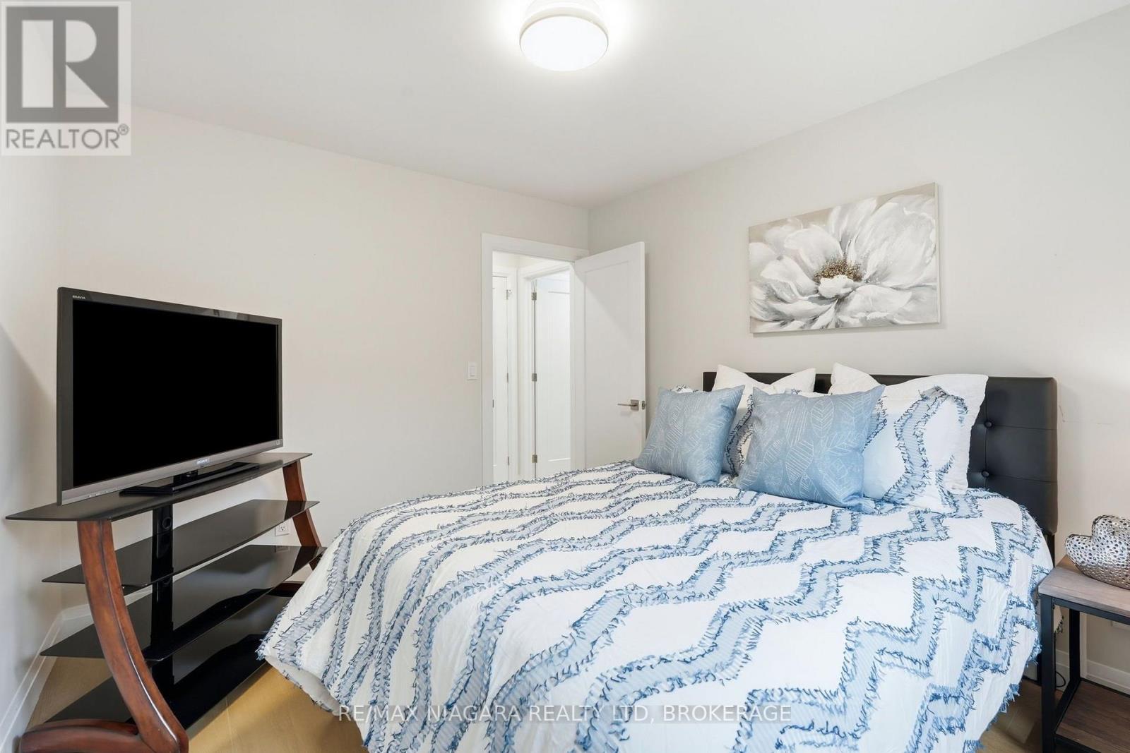 38 ROYAL HENLEY BOULEVARD - 19