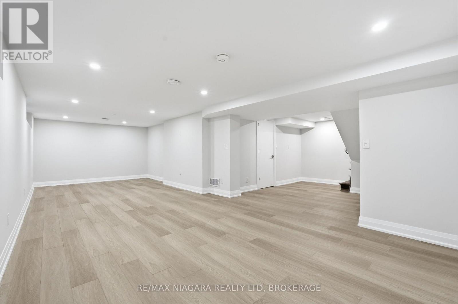 38 ROYAL HENLEY BOULEVARD - 28