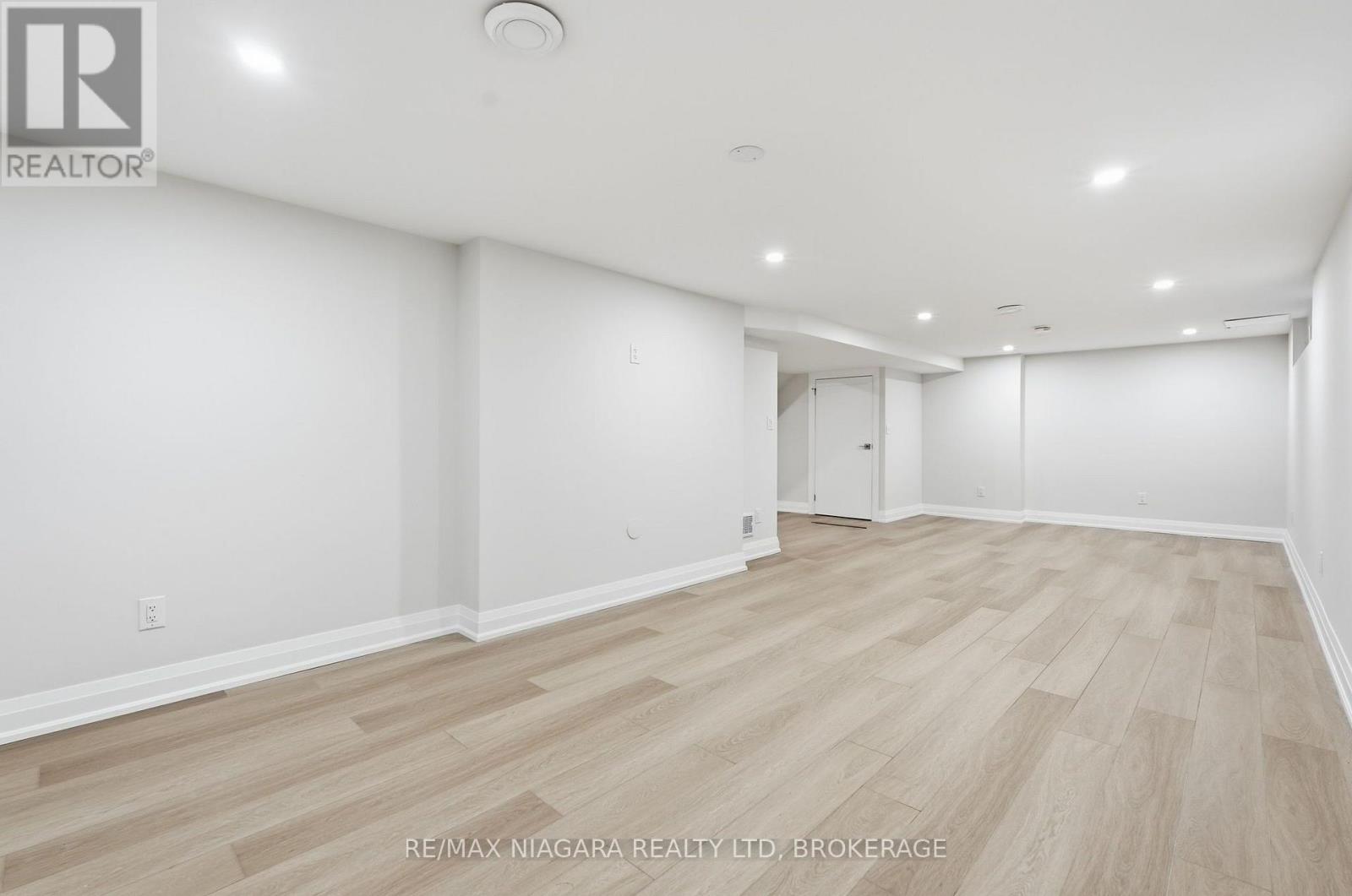 38 ROYAL HENLEY BOULEVARD - 29