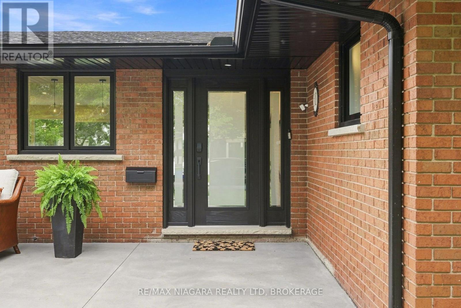38 ROYAL HENLEY BOULEVARD - 3