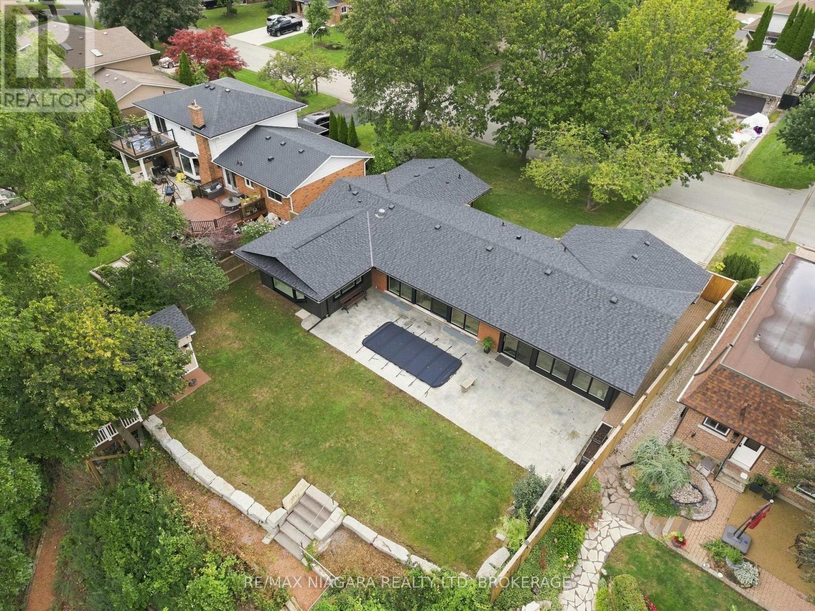 38 ROYAL HENLEY BOULEVARD - 37