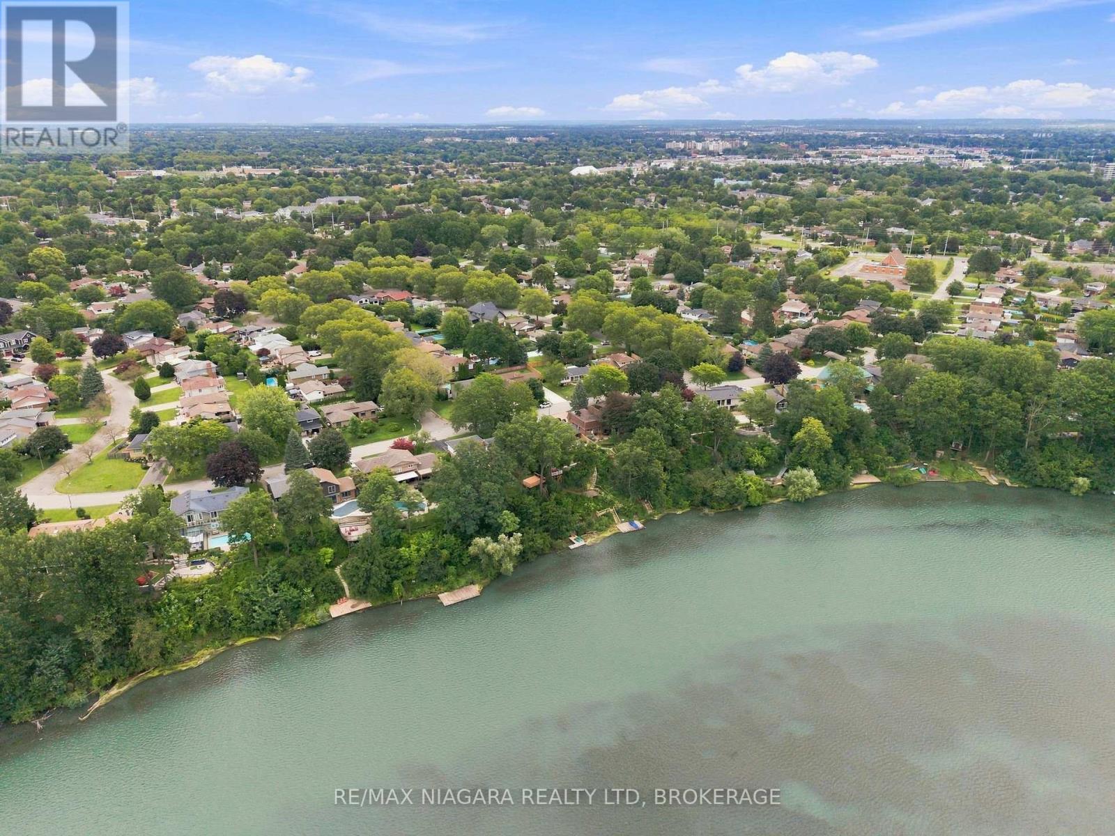 38 ROYAL HENLEY BOULEVARD - Image 40