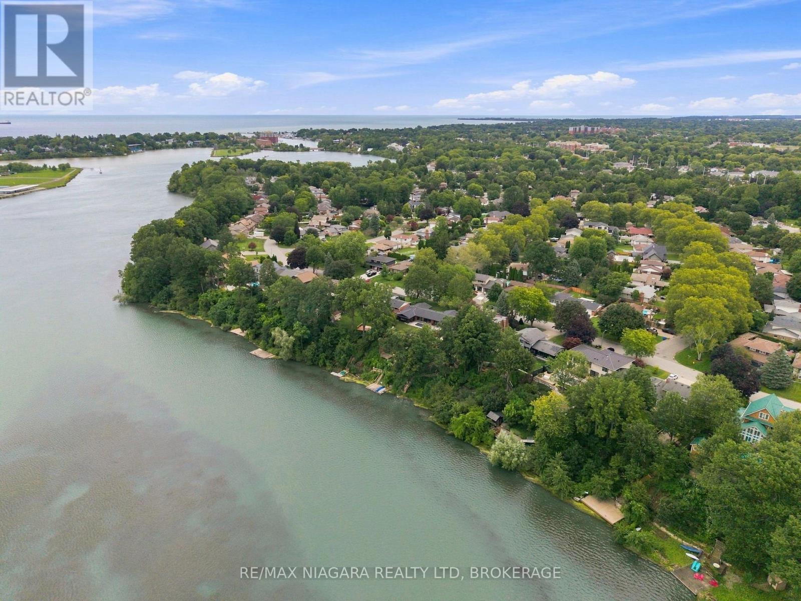 38 ROYAL HENLEY BOULEVARD - 41