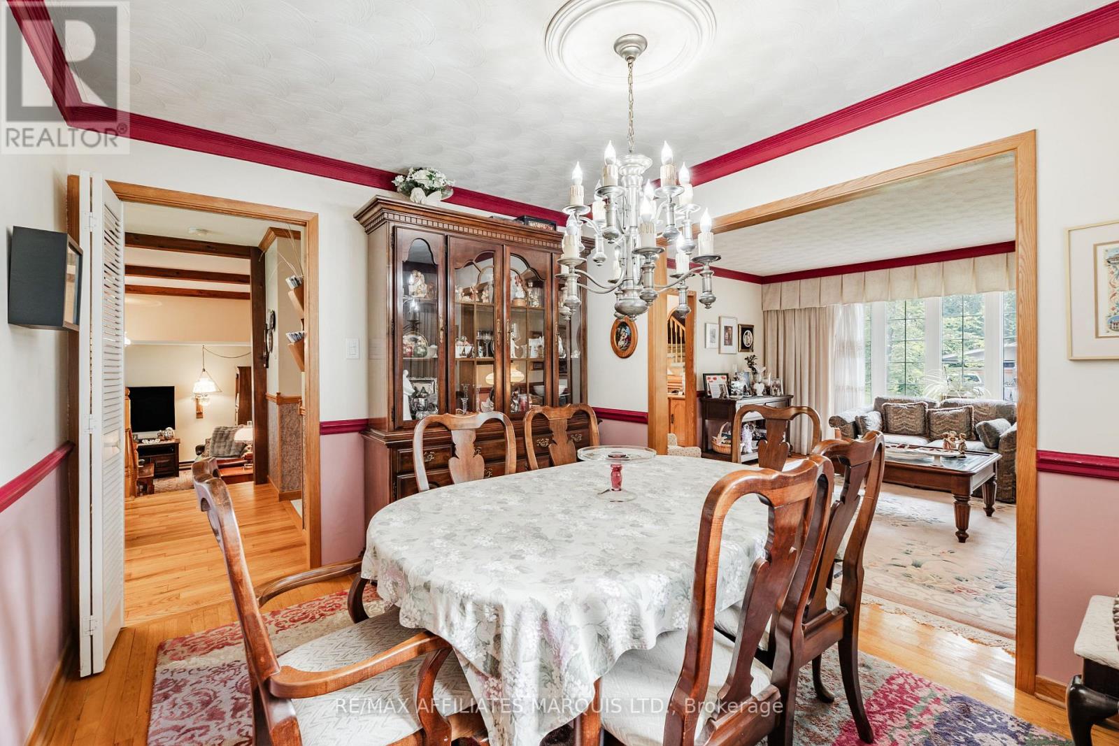 645 DUNDAS CRESCENT - 11