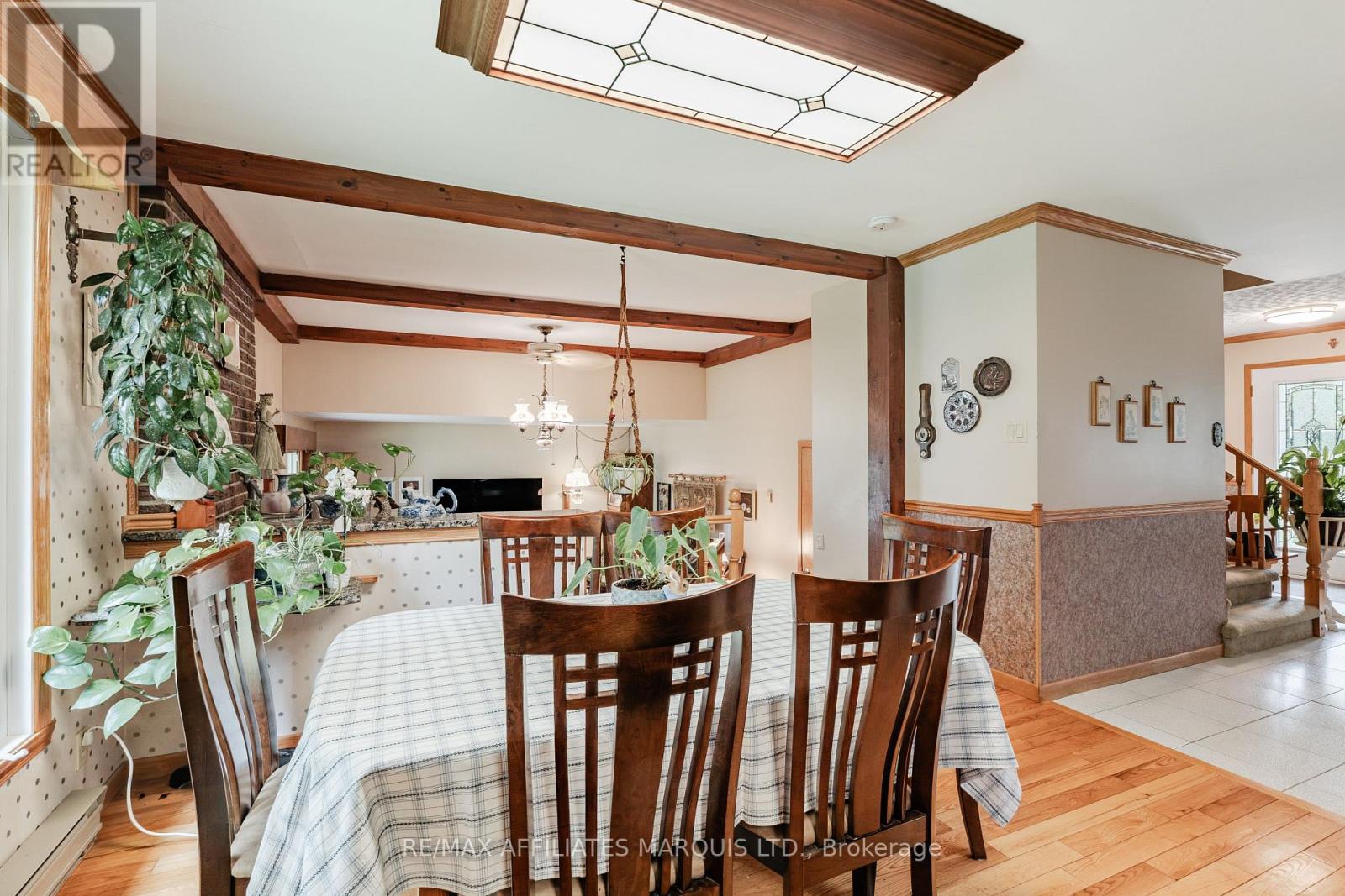 645 DUNDAS CRESCENT - Image 13